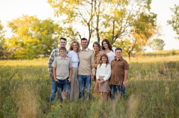 Family Photos: Don’t stress! A Guide to Coordinating Outfits for Photos!