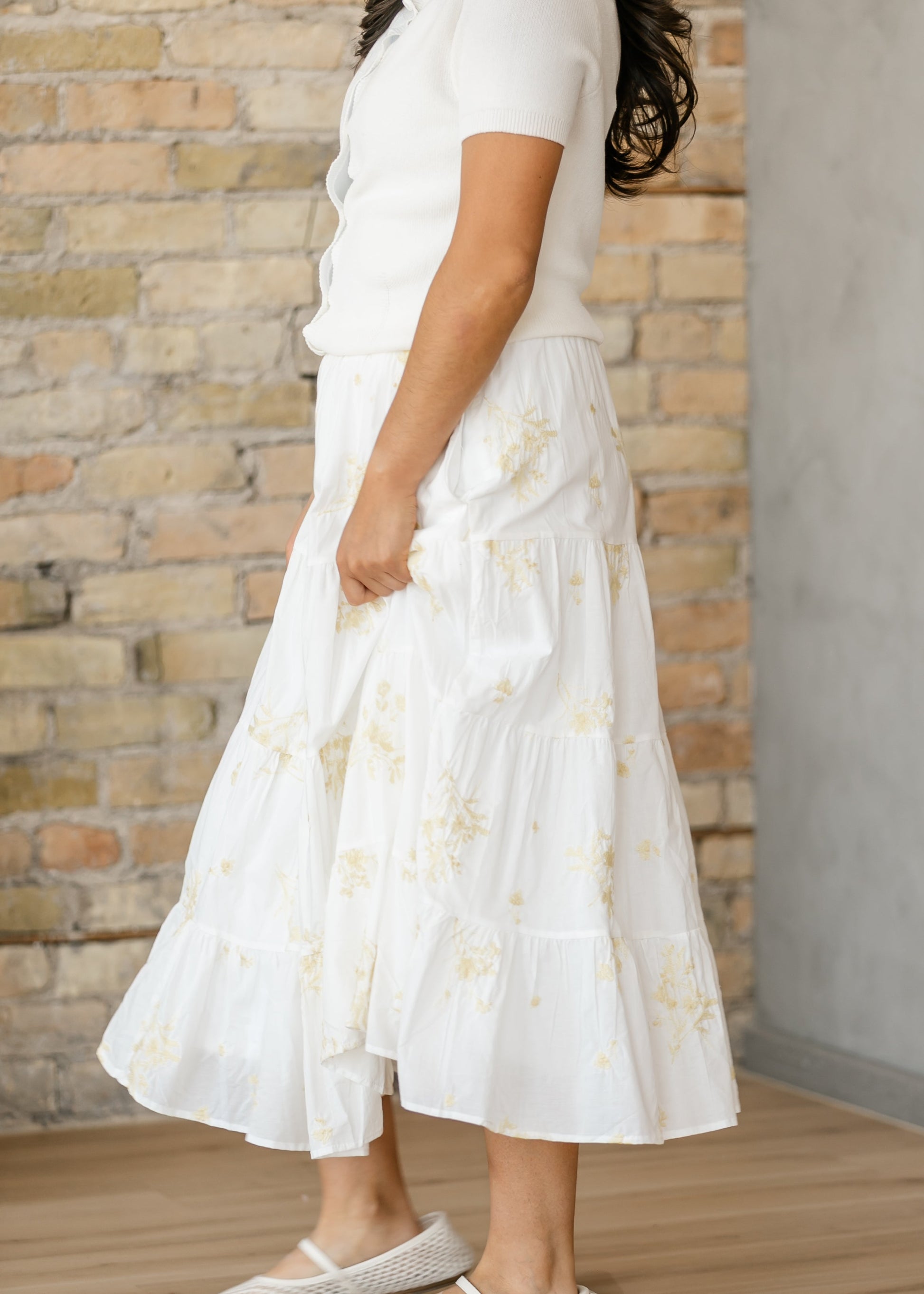 Floral Embroidered Elastic Waist Skirt FF Skirts