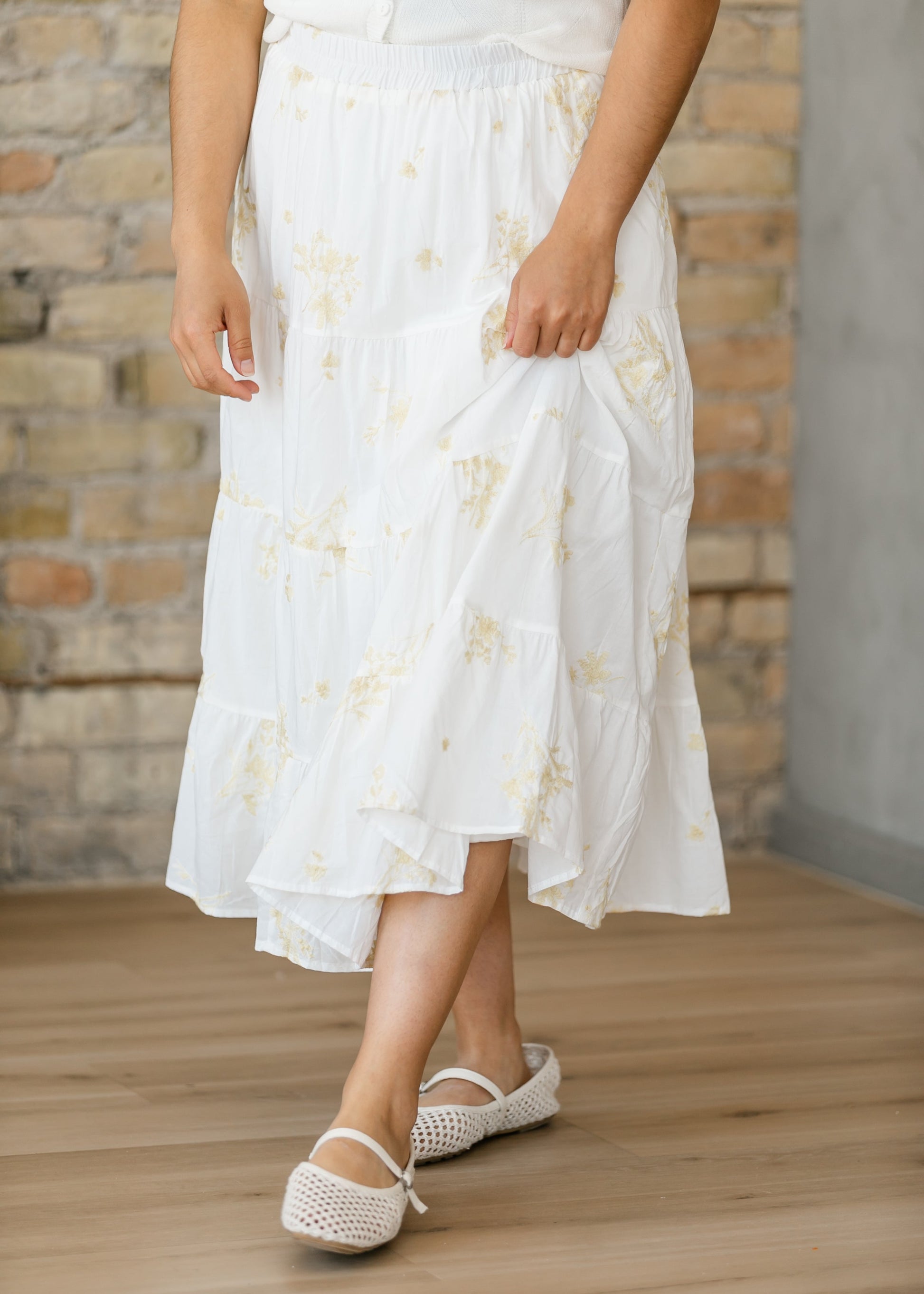 Floral Embroidered Elastic Waist Skirt FF Skirts