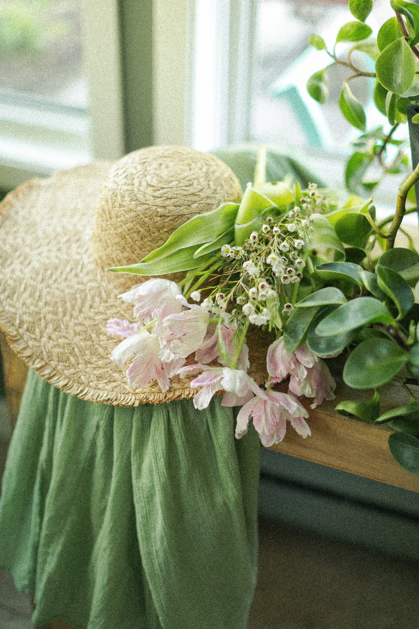Frayed Straw Floppy Sun Hat Accessory