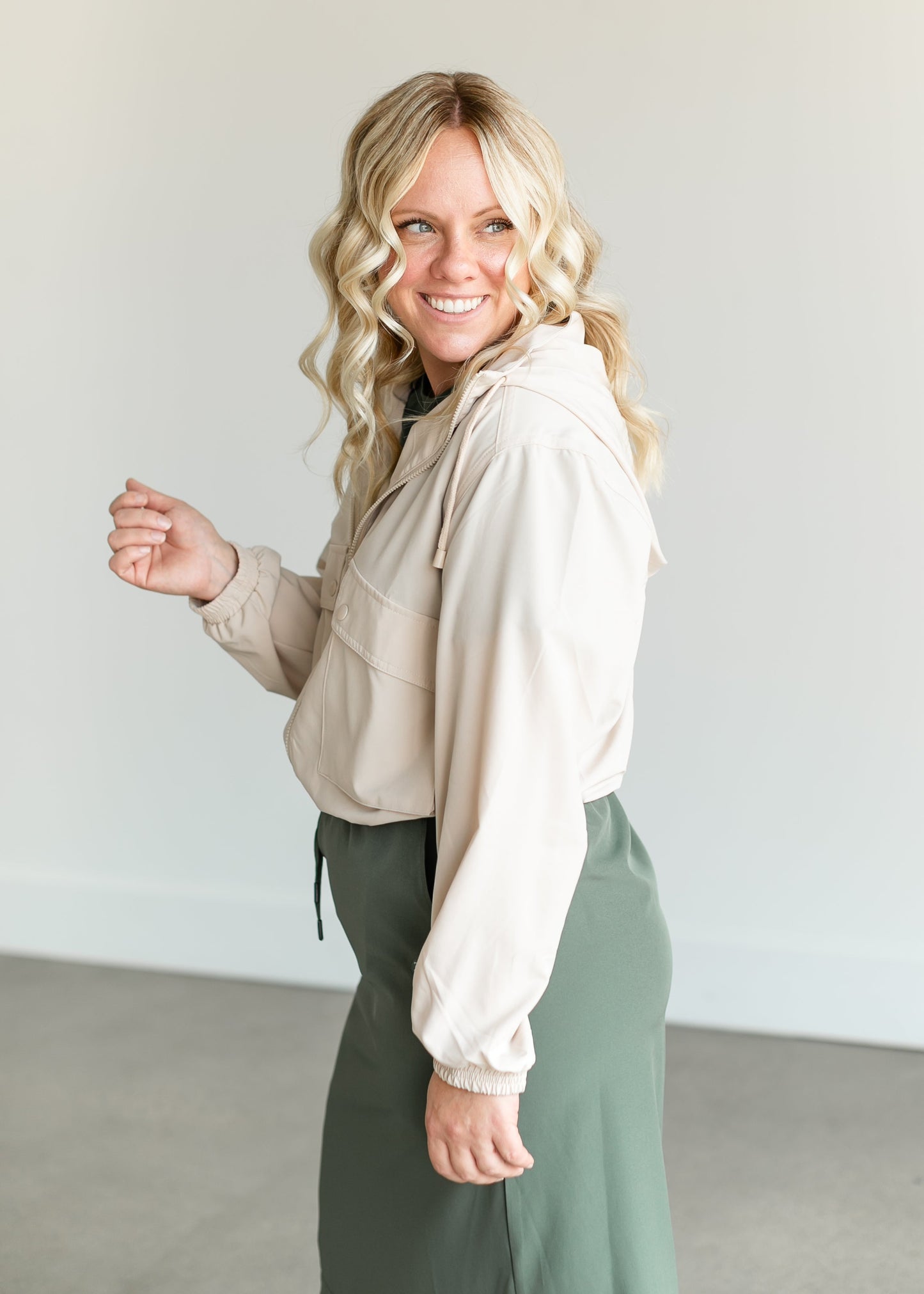 Full Zip Cropped Lightweight Jacket FF Tops