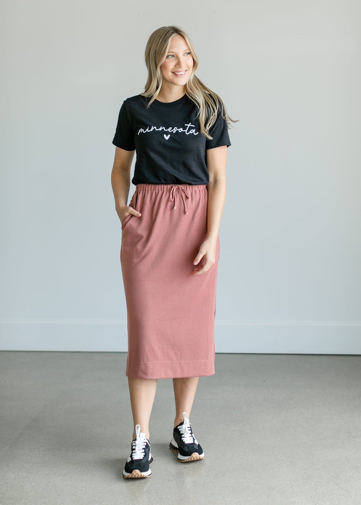 Minnesota Black Short Sleeve Graphic T-shirt Tops