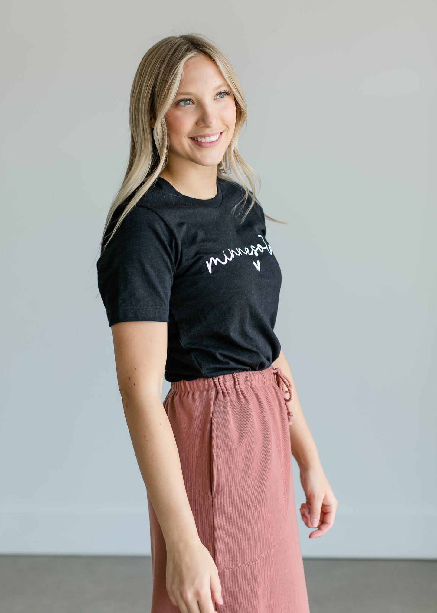 Minnesota Black Short Sleeve Graphic T-shirt Tops