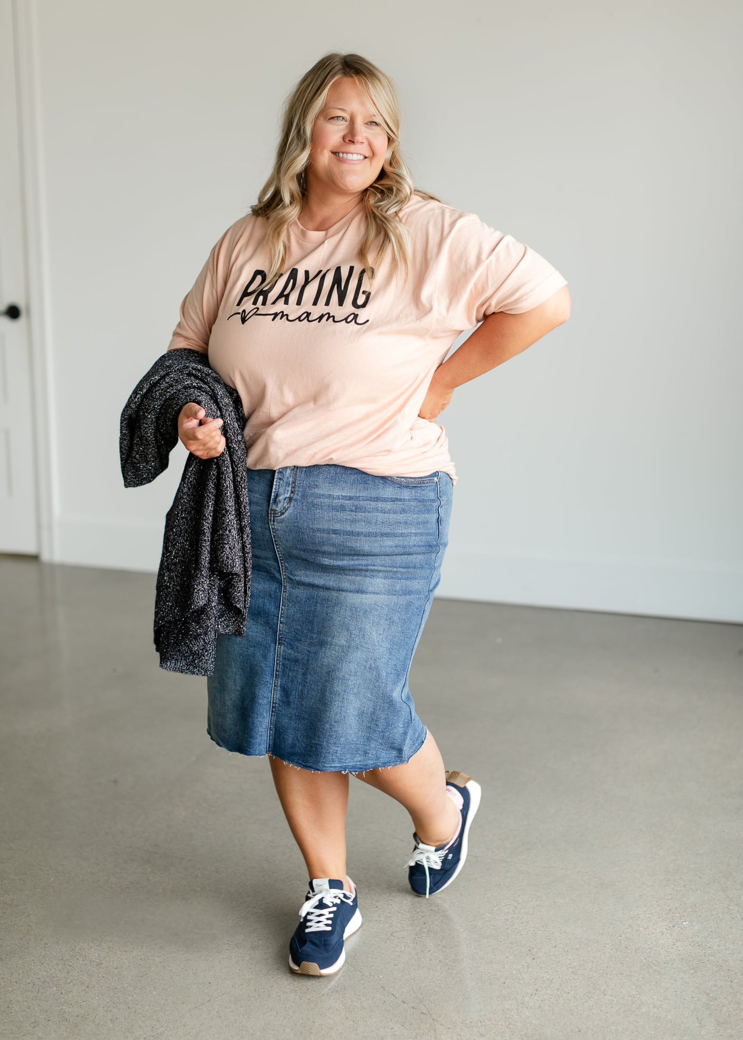 Praying Mama Graphic T-shirt FF Tops