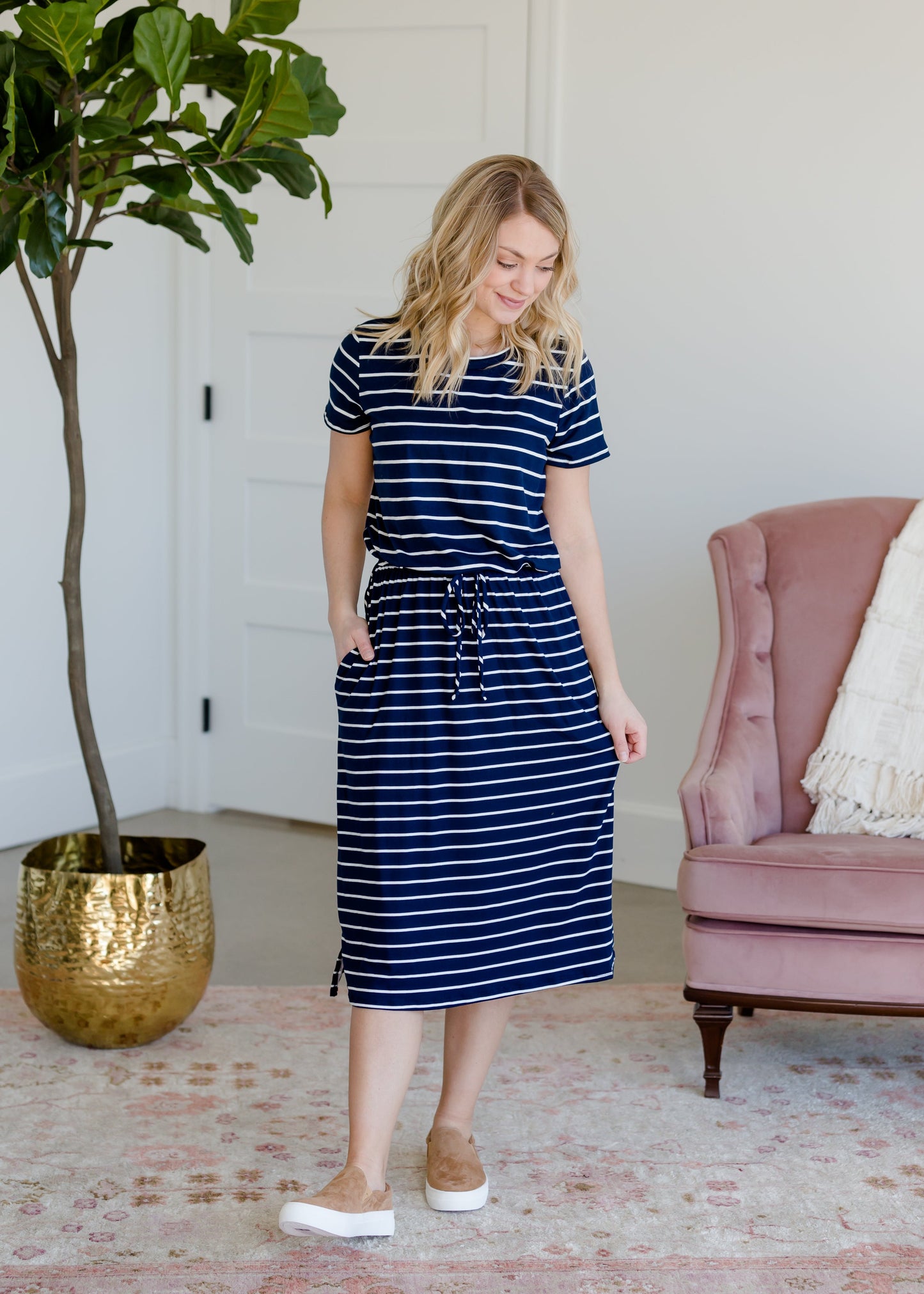 Short Sleeve Stretch Midi Dress Dresses