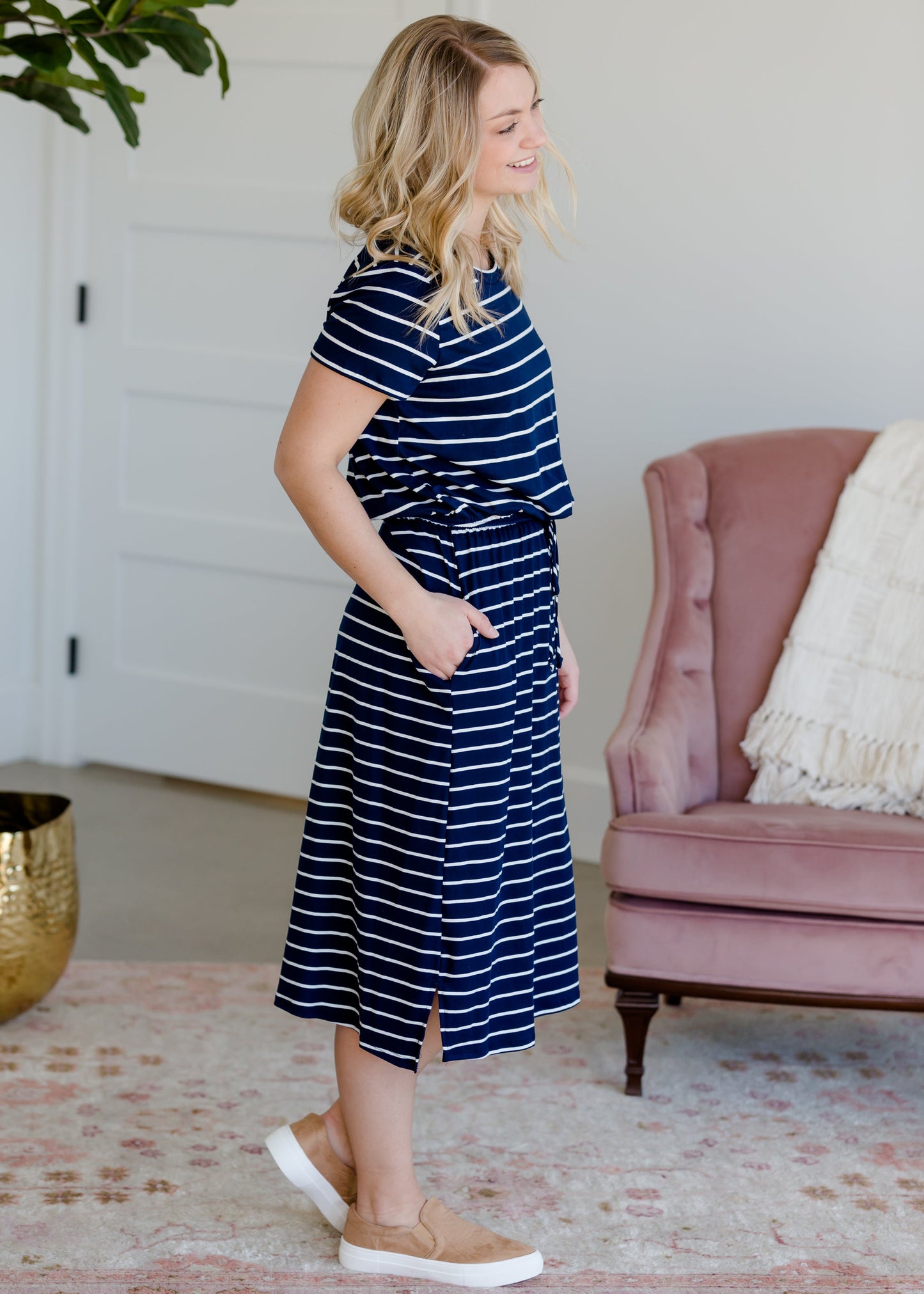 Short Sleeve Stretch Midi Dress Dresses