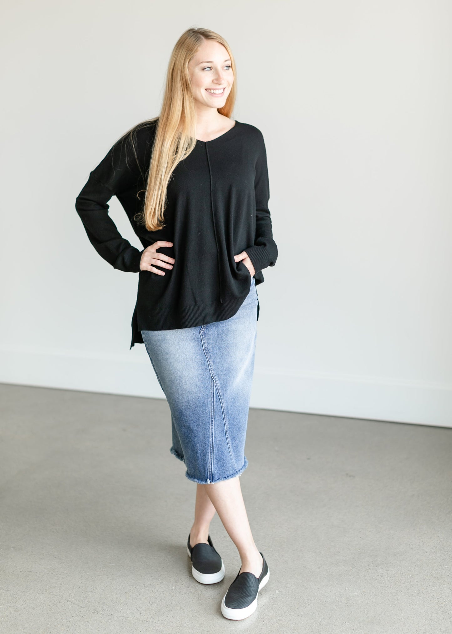 V-neck Lightweight Knit Top FF Tops