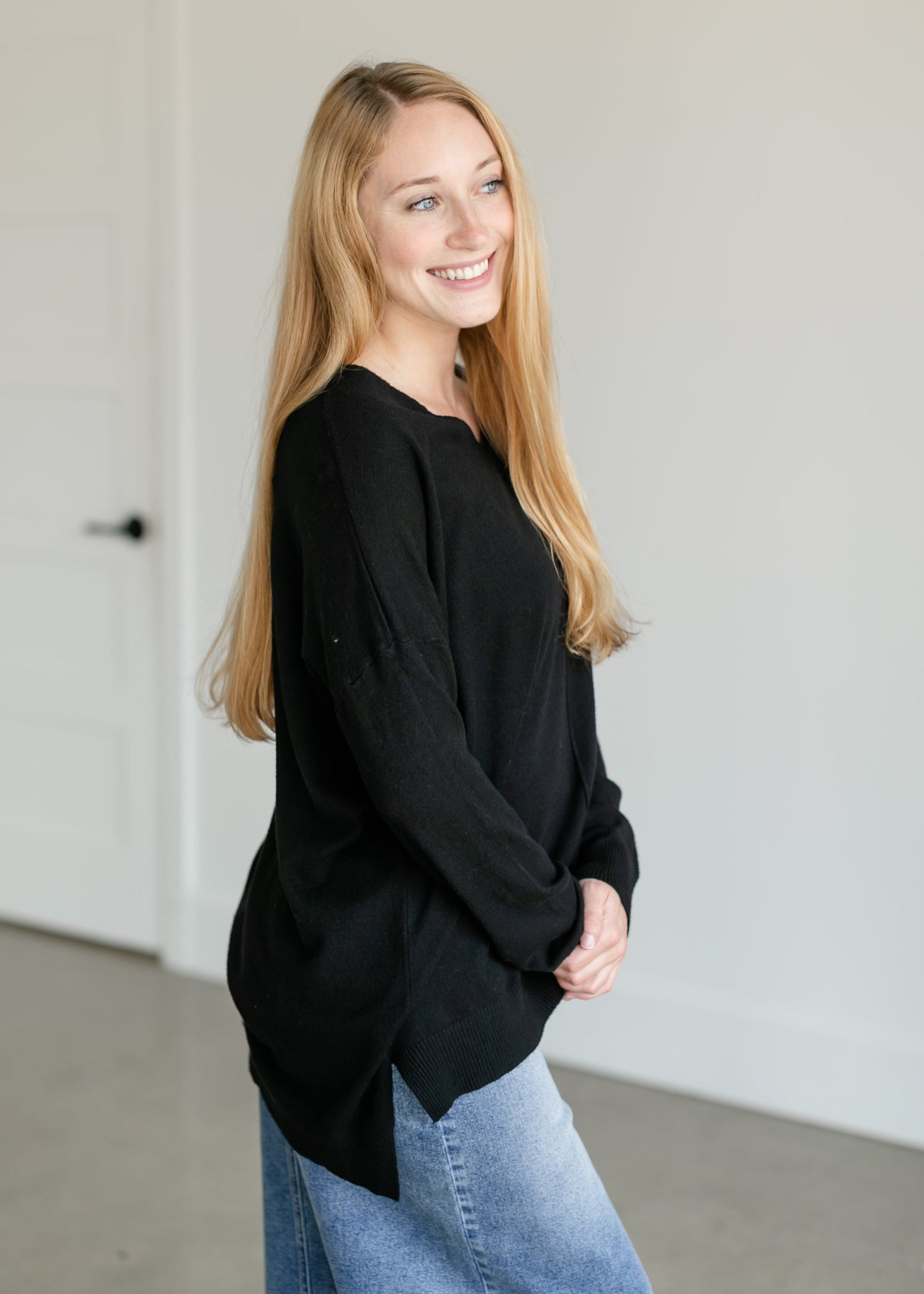 V-neck Lightweight Knit Top FF Tops