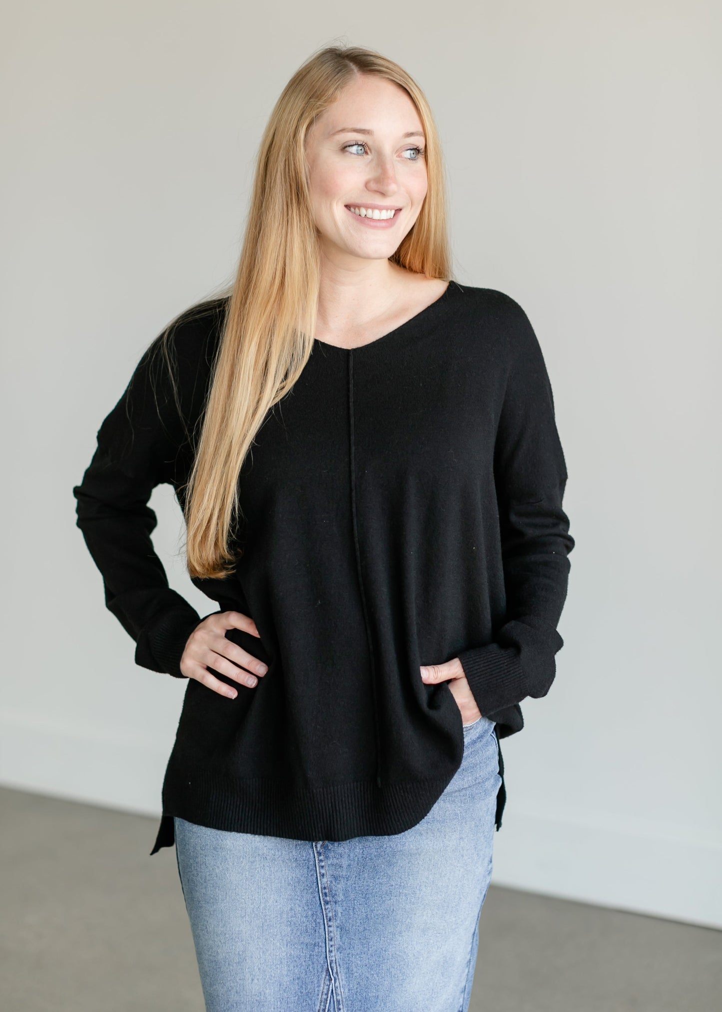 V-neck Lightweight Knit Top FF Tops Black / S