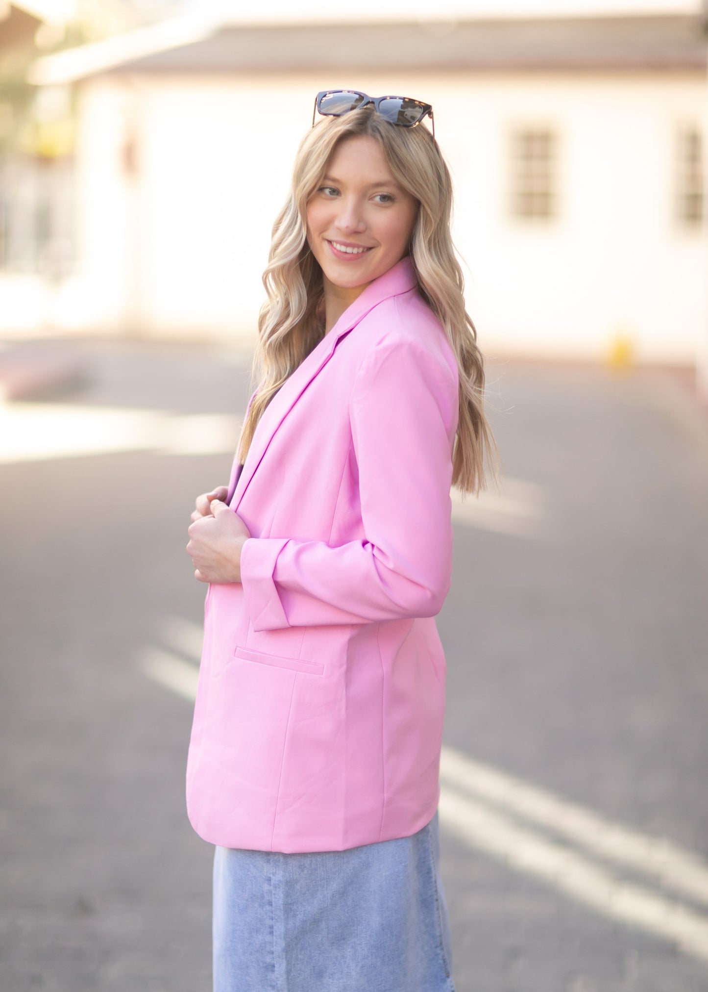 Basic Open Front Blazer features classic lapel collar, rolled up cuffs, and flat front hip pockets. This blazer is lined for a sleek fit.