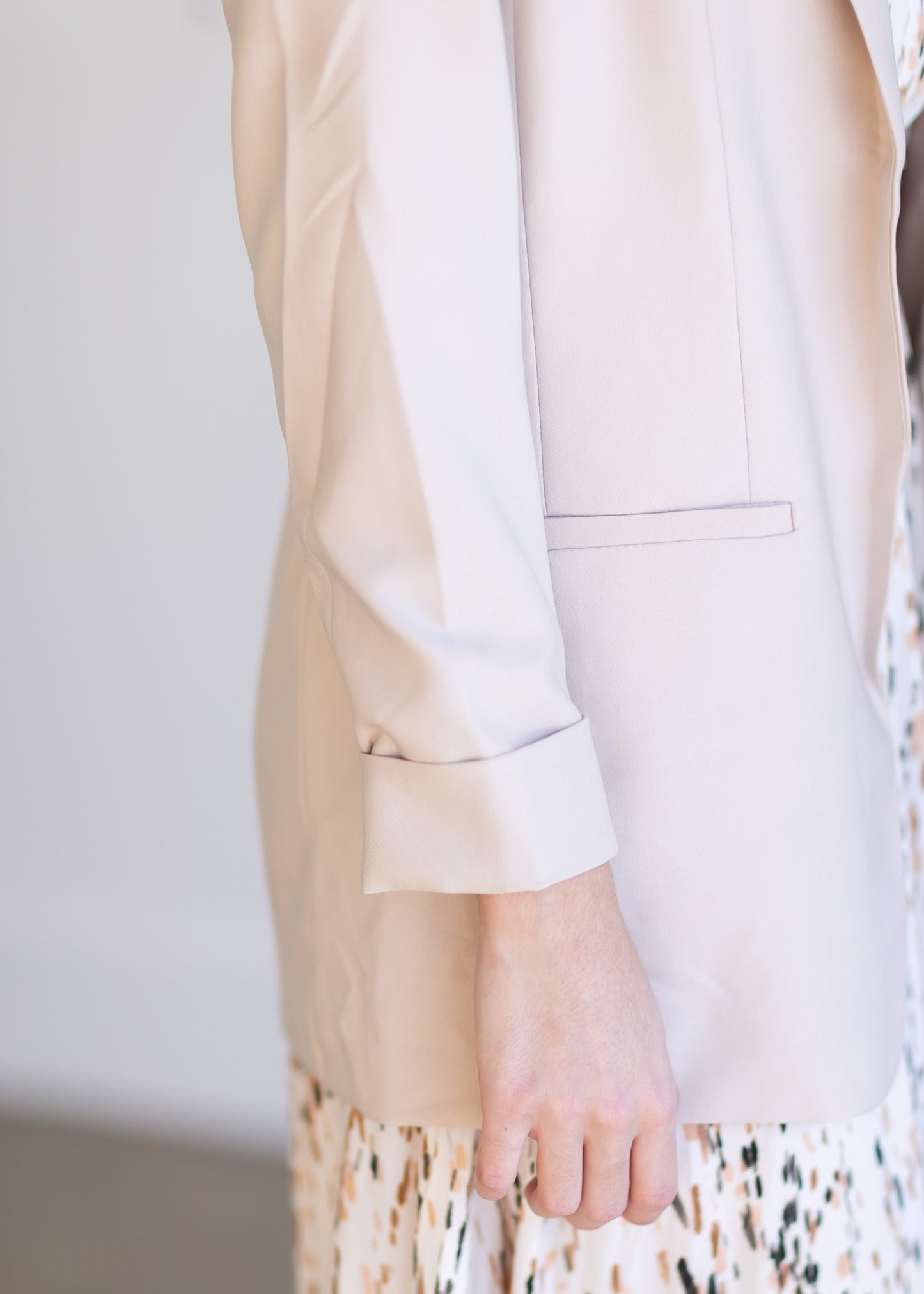 Basic Open Front Blazer features classic lapel collar, rolled up cuffs, and flat front hip pockets. This blazer is lined for a sleek fit.