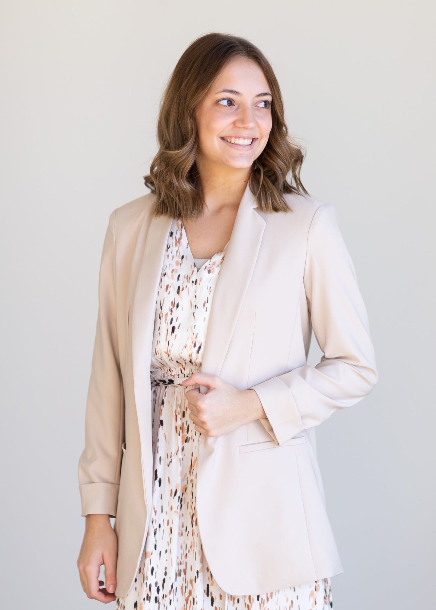 Basic Open Front Blazer features classic lapel collar, rolled up cuffs, and flat front hip pockets. This blazer is lined for a sleek fit.