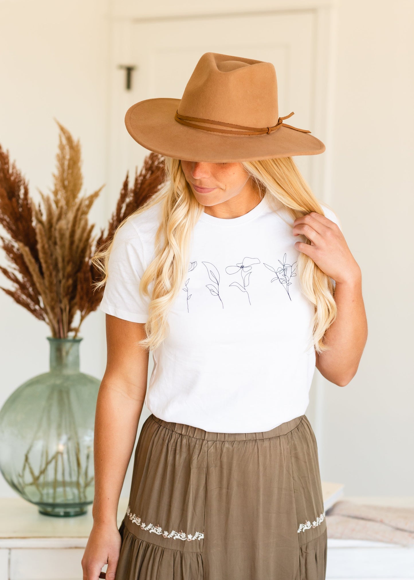 Dainty Wildflower White Graphic Tee - FINAL SALE Shirt