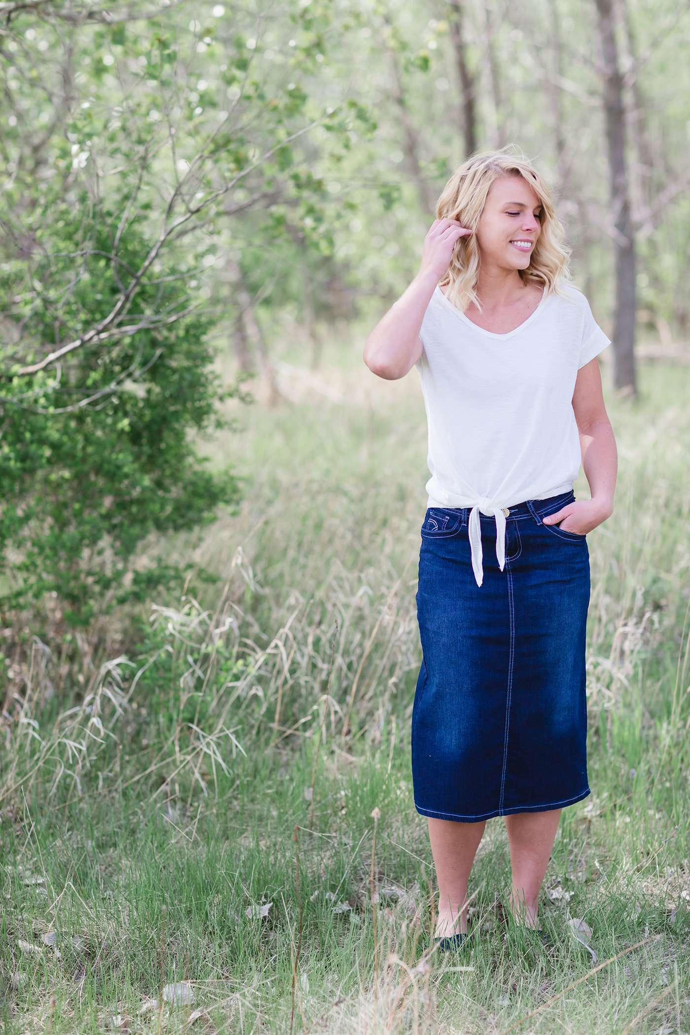 Mauve or white subtle v-neck tee with tie front.
