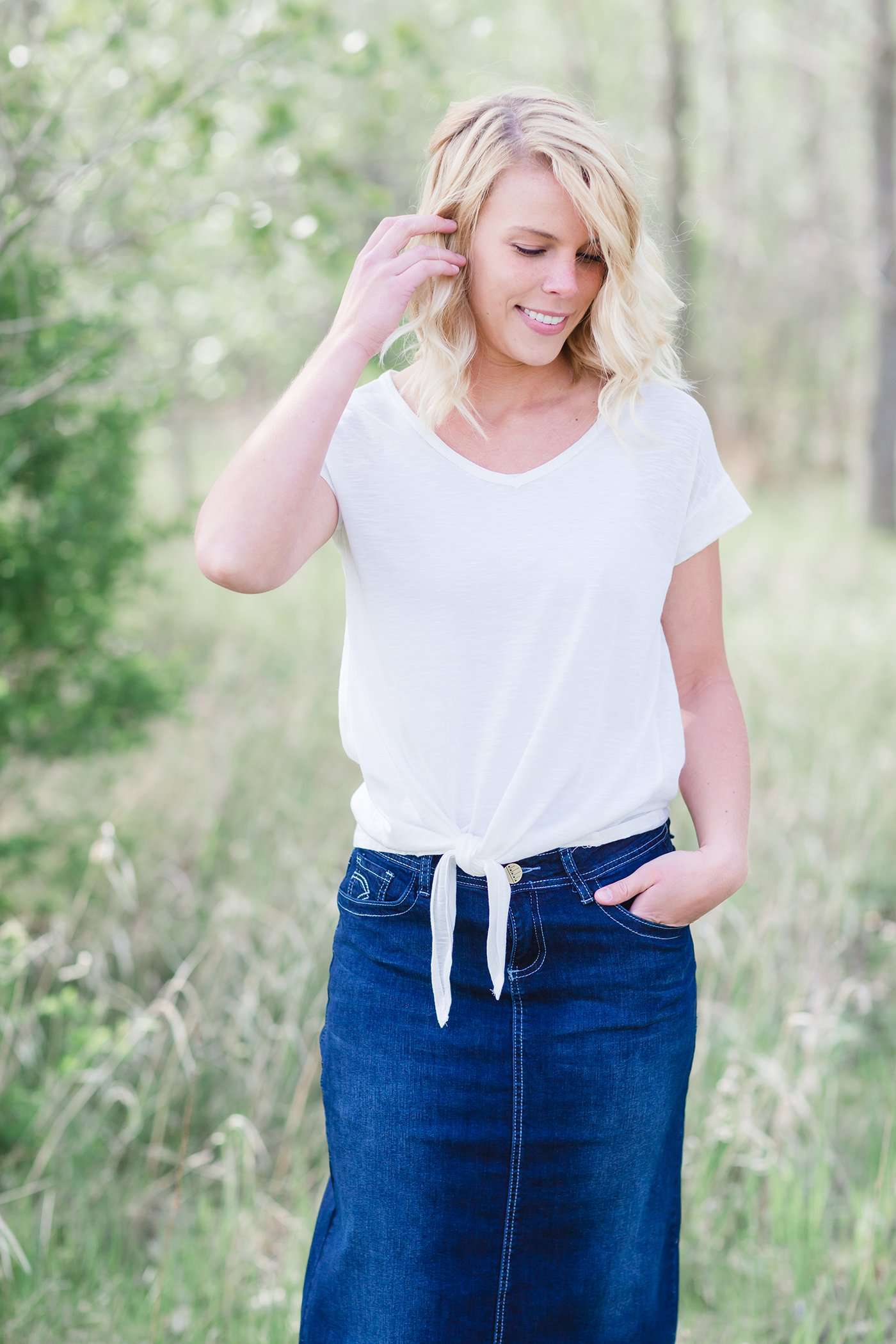 Mauve or white subtle v-neck tee with tie front.