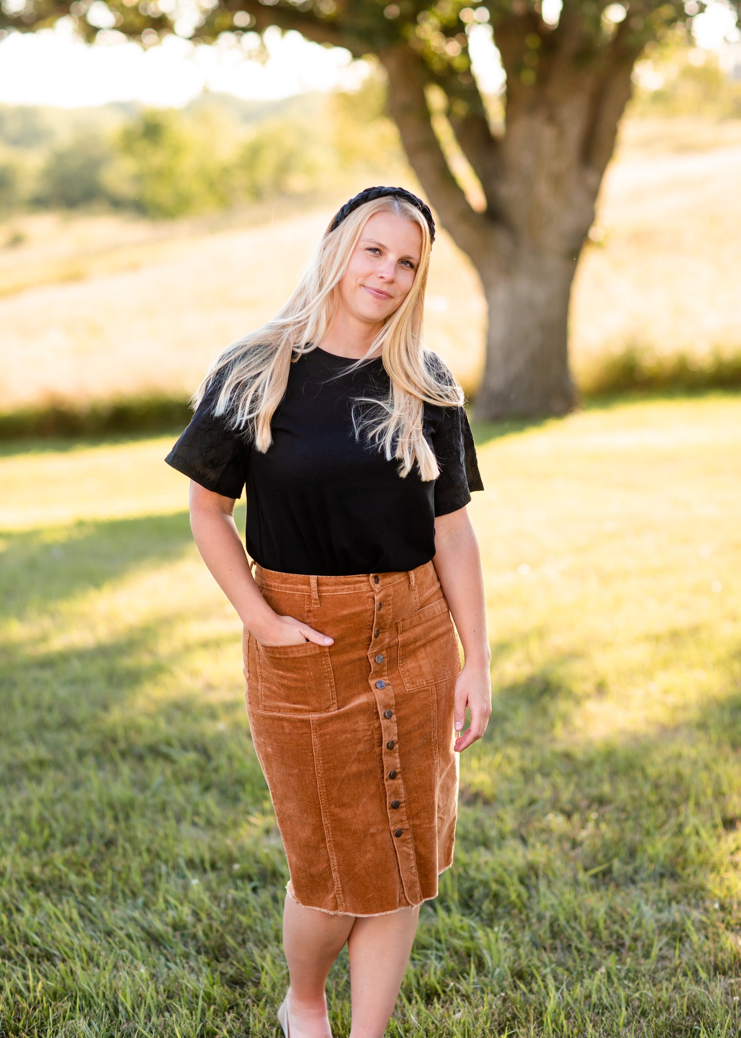 The Elizabeth Embroidered Top is an Inherit Design and we've thought of all the details! There is a lining on the inside of this top so you can feel comfortable. The bell half sleeve has been graced with a feminine floral embroidered pattern and it is cut in a feminine fut. The fabric is light and elevated so you can wear this top anywhere!
