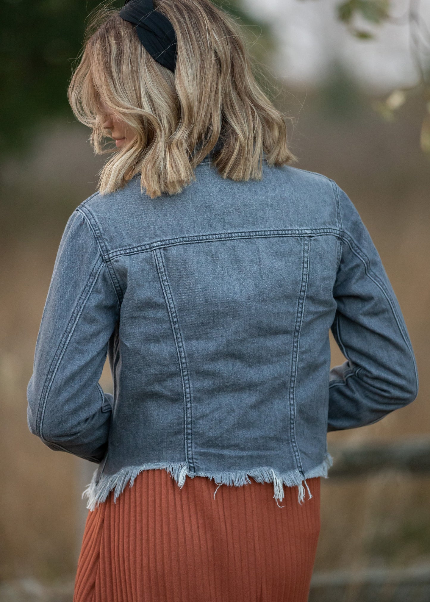 This Gray Fitted Jacket with Uneven Hem is easy to layer over all of your basics! Tailored in a gray cotton blend material, with fully functional front buttons, visible stitching, and a classic collar. The button details continue with at the two chest pockets perfect for holding all the things, and the cuffs also button! There is a raw frayed hem for elevated style! Layer this jacket over your favorite knit dress for classy casual looks all season long!
