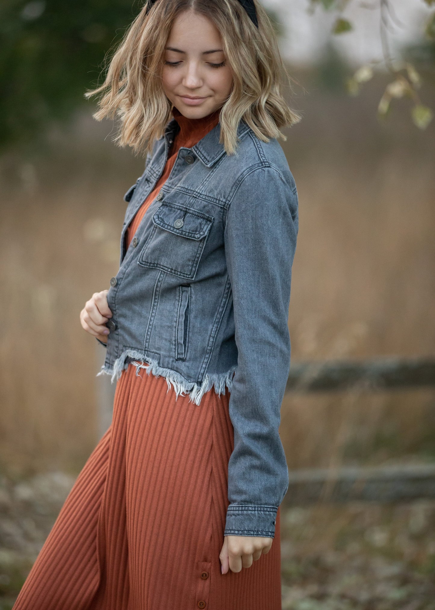 This Gray Fitted Jacket with Uneven Hem is easy to layer over all of your basics! Tailored in a gray cotton blend material, with fully functional front buttons, visible stitching, and a classic collar. The button details continue with at the two chest pockets perfect for holding all the things, and the cuffs also button! There is a raw frayed hem for elevated style! Layer this jacket over your favorite knit dress for classy casual looks all season long!
