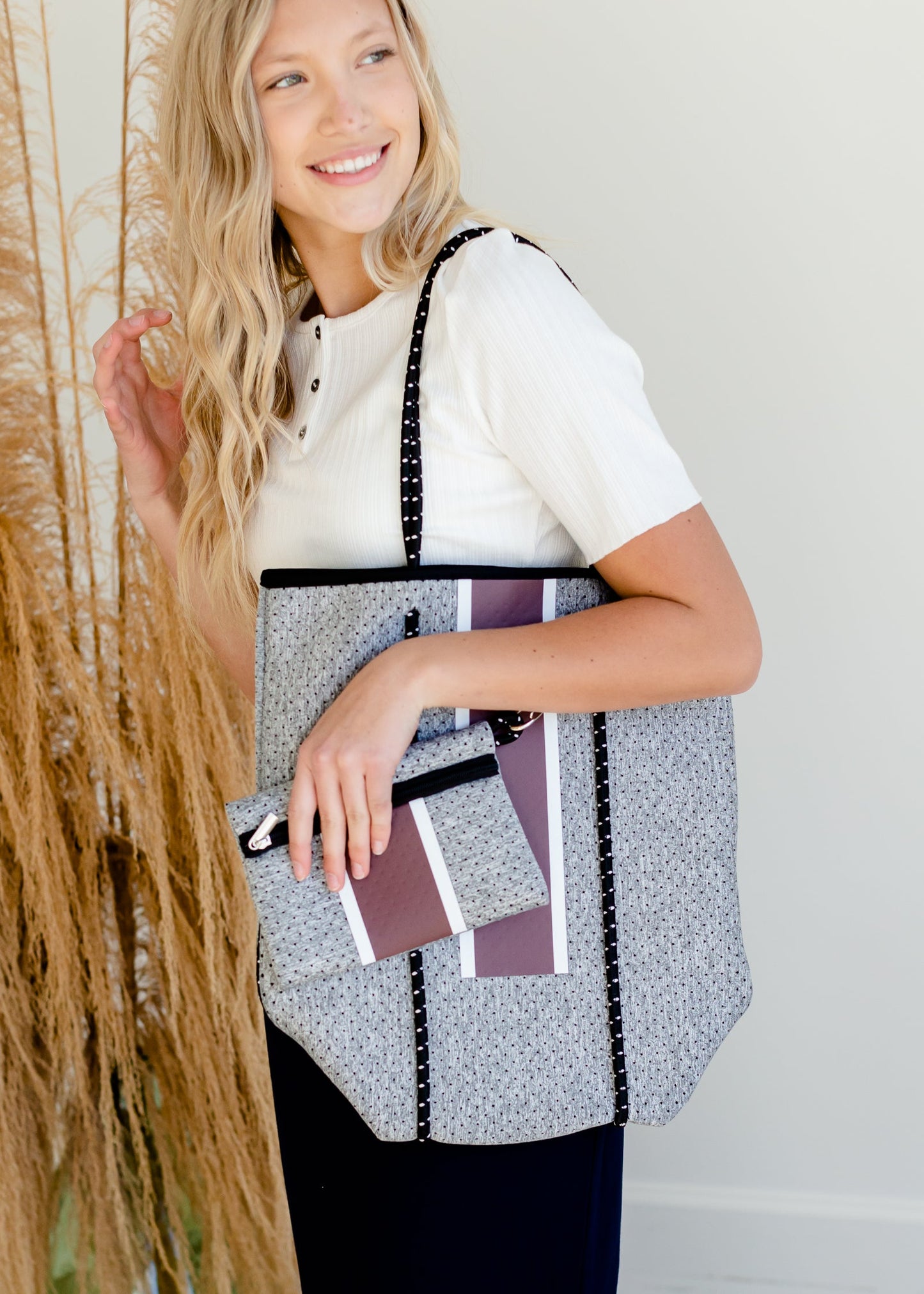 Neoprene Gray + Burgundy Bag Home + Lifestyle