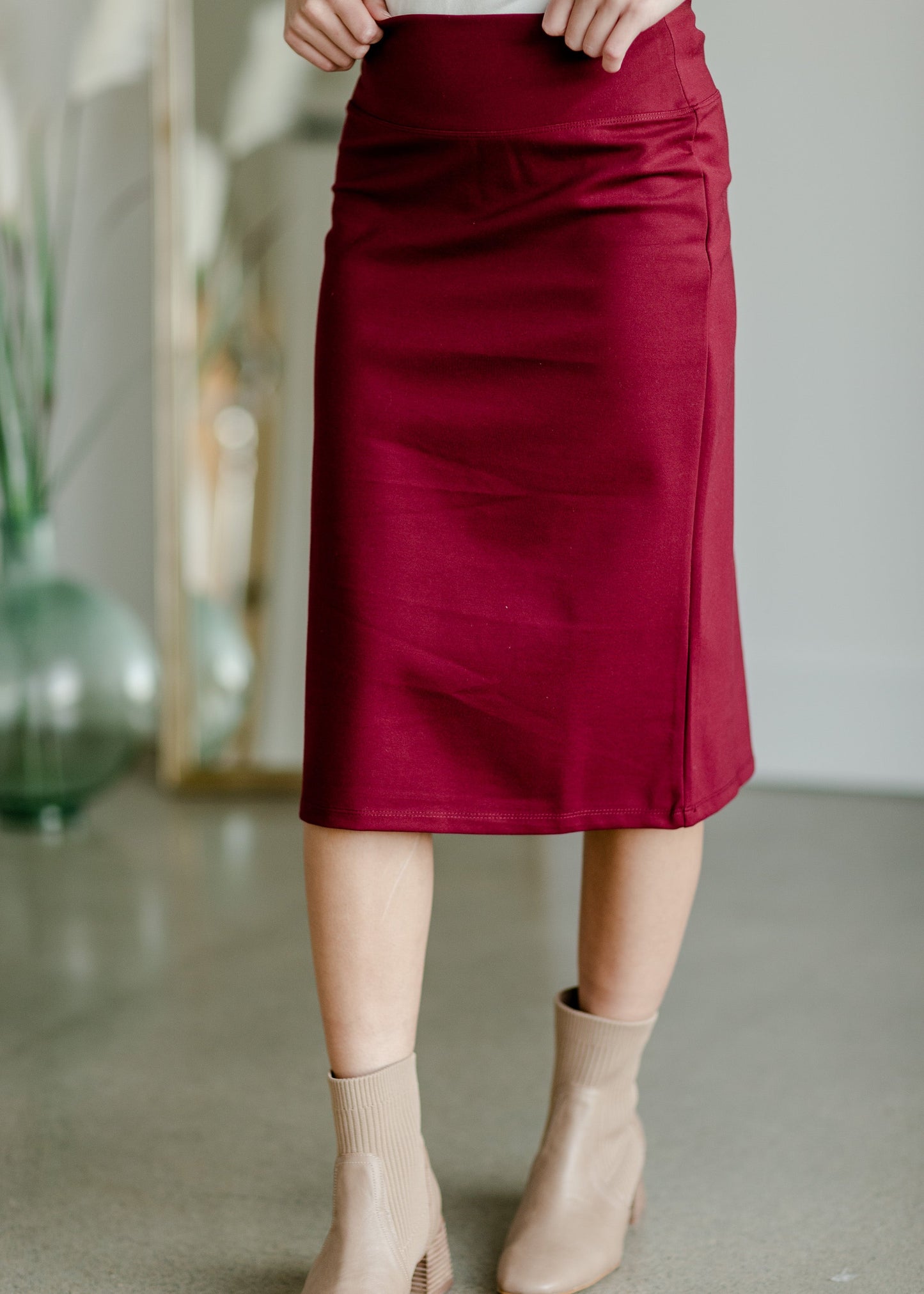 This is the quinn knit midi skirt that is made of high quality knit with a stretch waistband and is in a streight fit.
