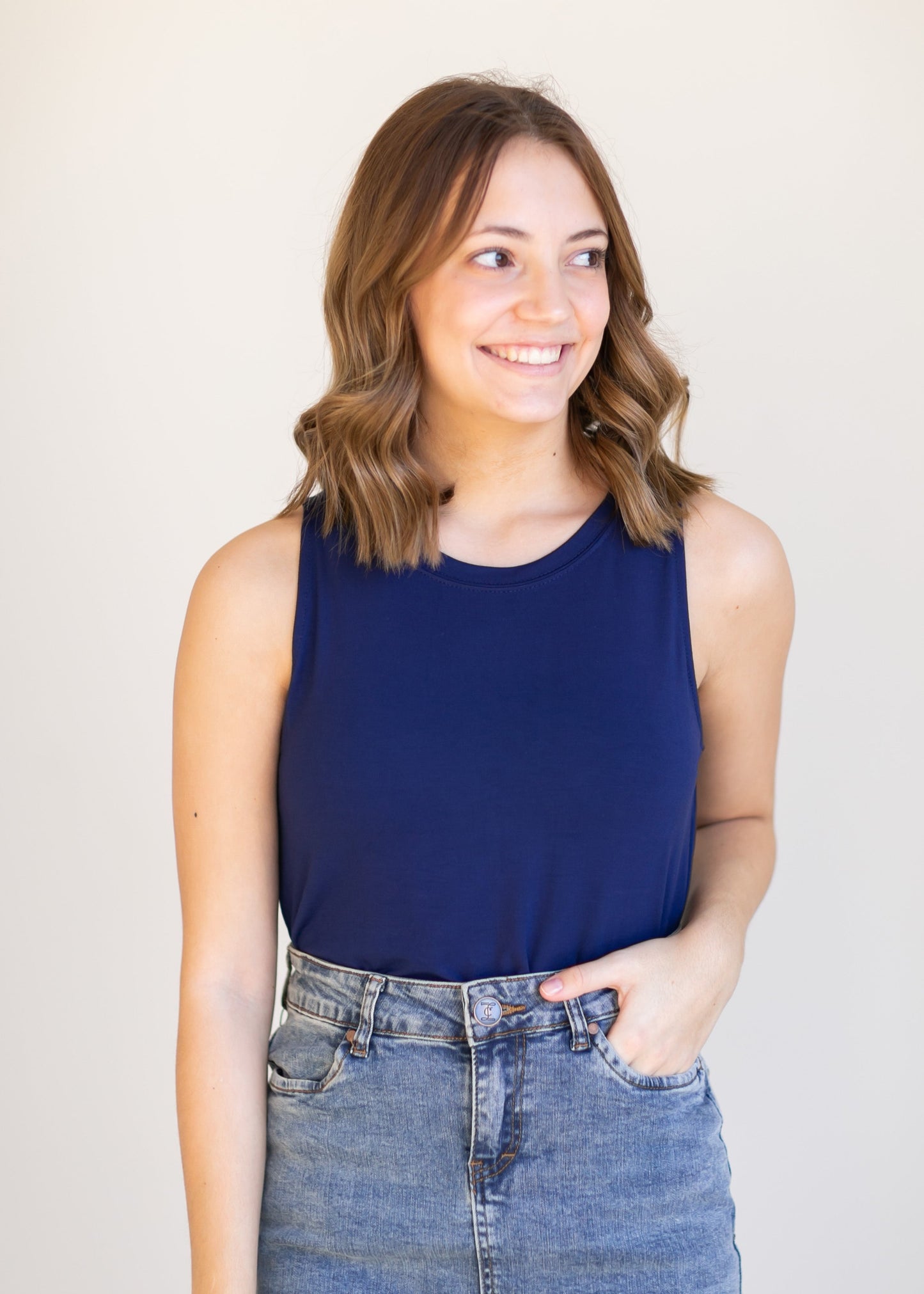 Sleeveless Crewneck Hi-Low Hem Top Tops Navy / S