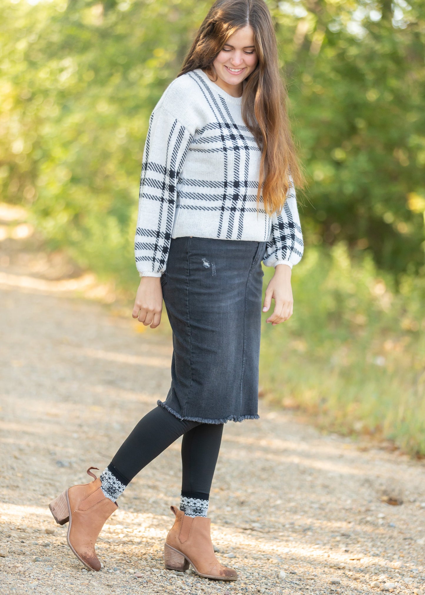 Crafted from a cotton blend, this Zoey Frayed Hem Black Denim Midi Skirt is an Inherit Design you'll be reaching for again and again! This skirt has an on-trend, yet classic style to it. There is slight distressing and the raw hem is the perfect finishing touch!