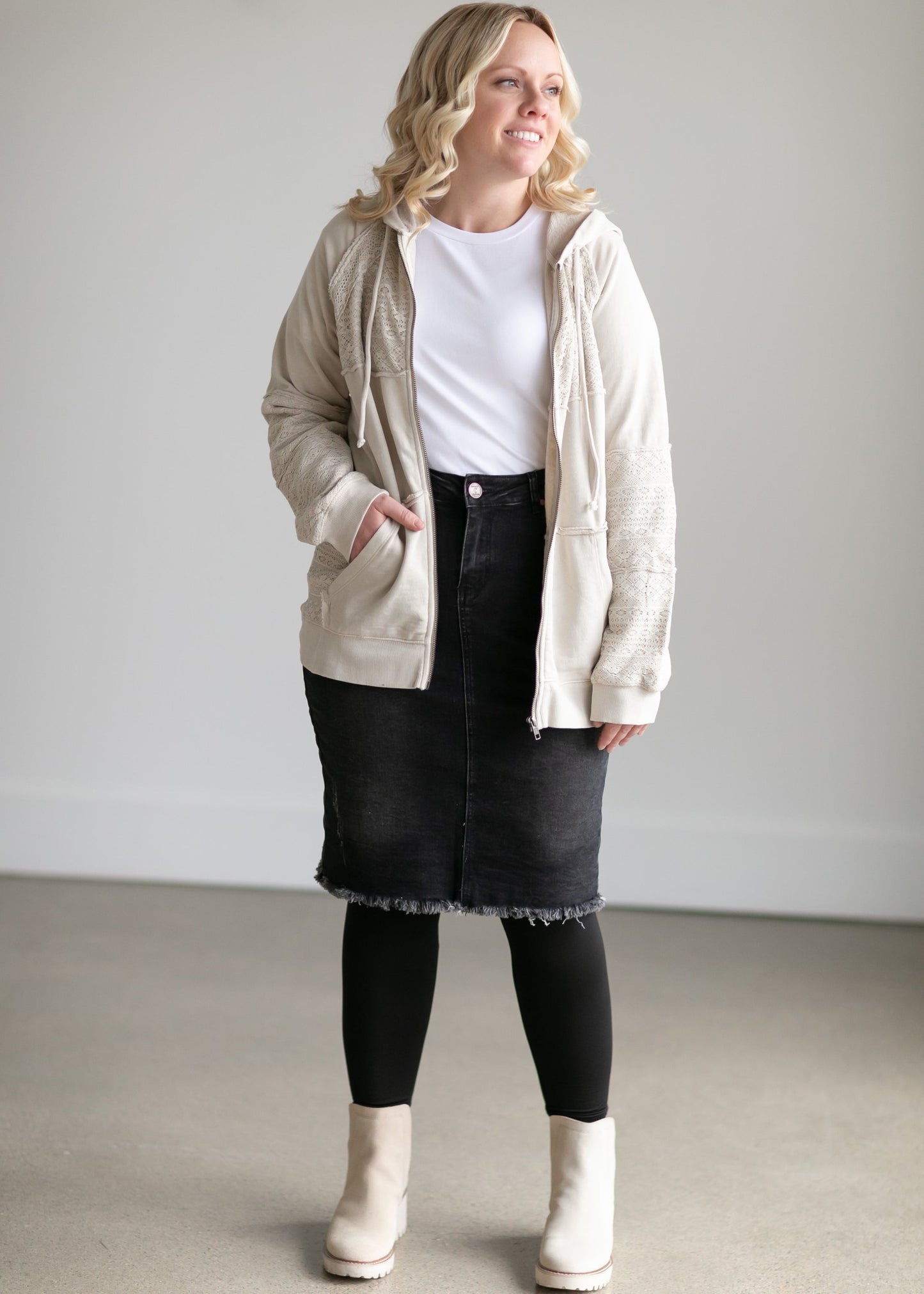 Crafted from a cotton blend, this Zoey Frayed Hem Black Denim Midi Skirt is an Inherit Design you'll be reaching for again and again! This skirt has an on-trend, yet classic style to it. There is slight distressing and the raw hem is the perfect finishing touch!