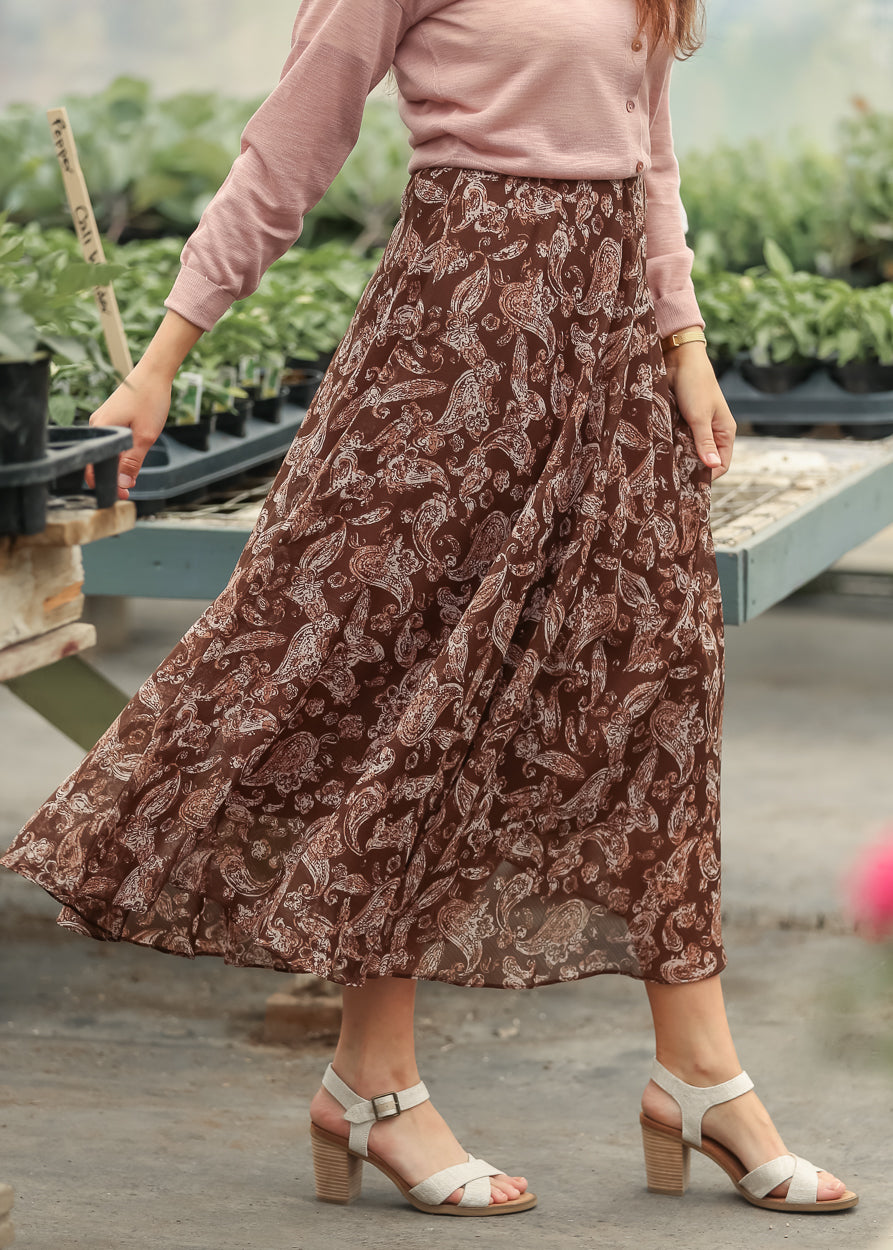 Flowy brown maxi skirt with feminine paisley print detail