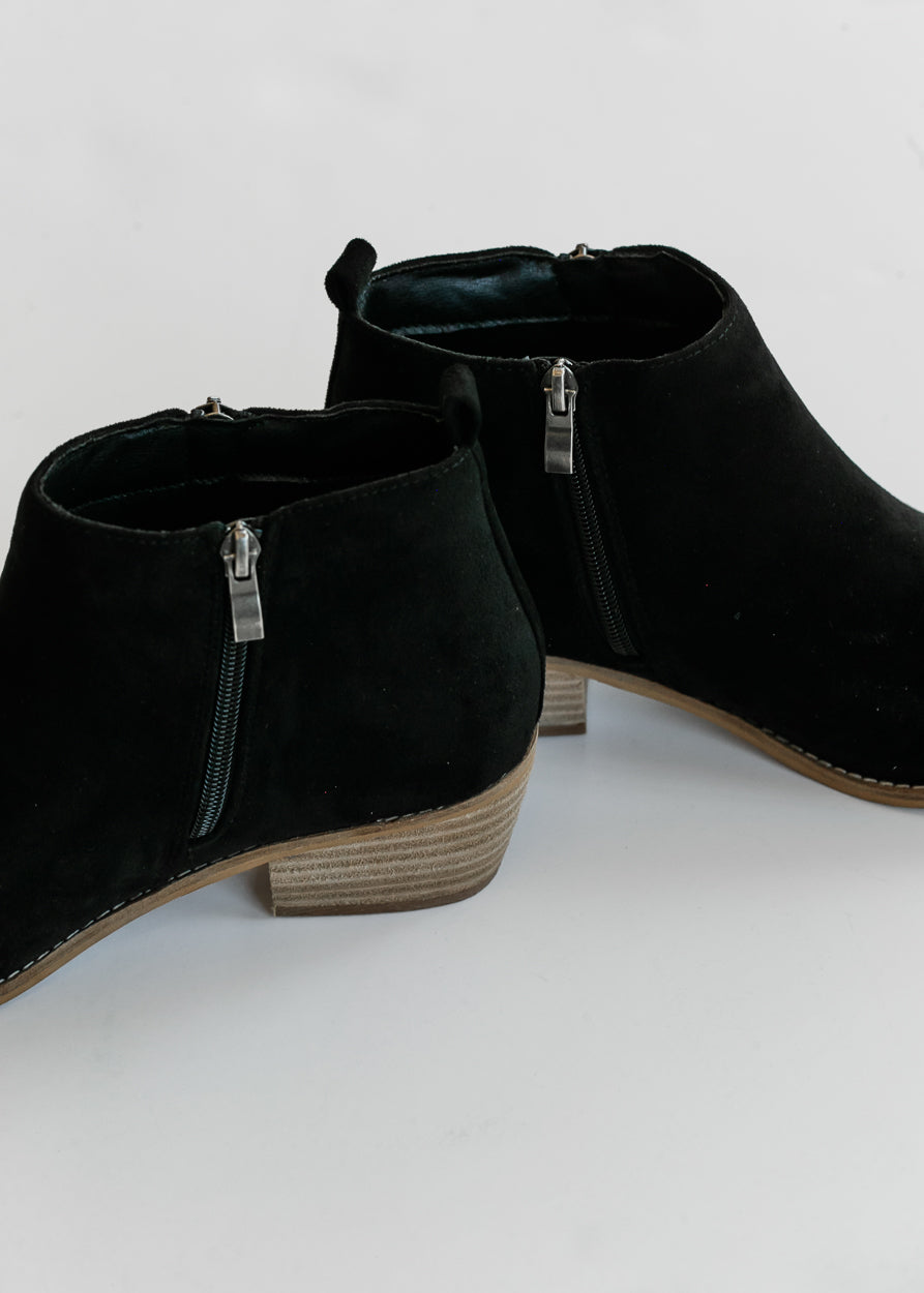 Don't be a Stranger Black Ankle Boots