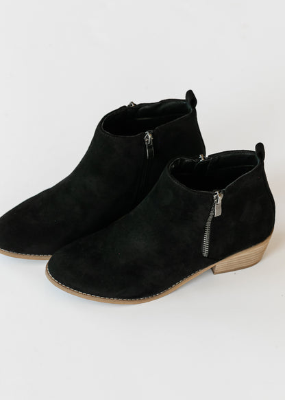 Don't be a Stranger Black Ankle Boots