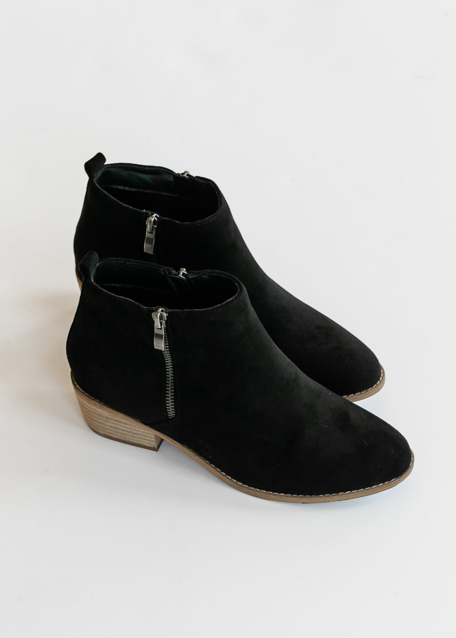 Don't be a Stranger Black Ankle Boots