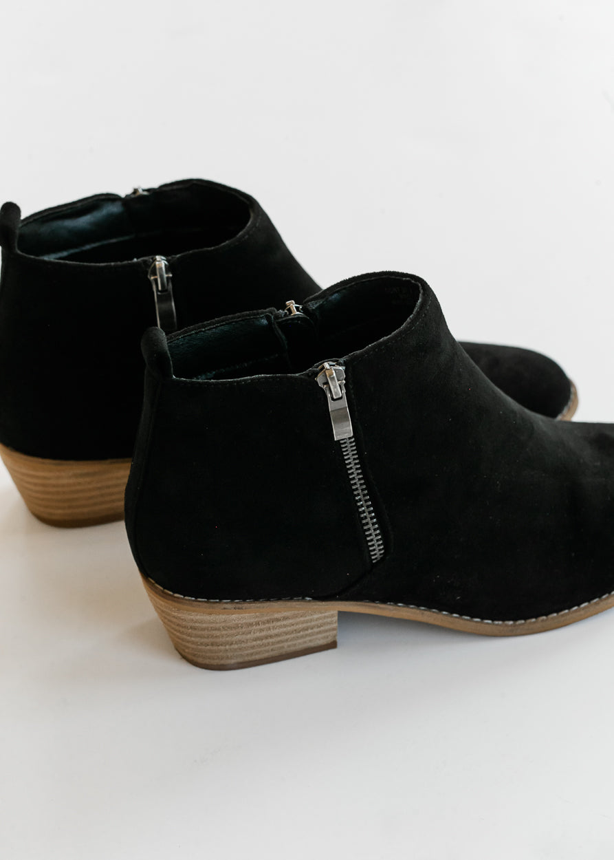 Don't be a Stranger Black Ankle Boots