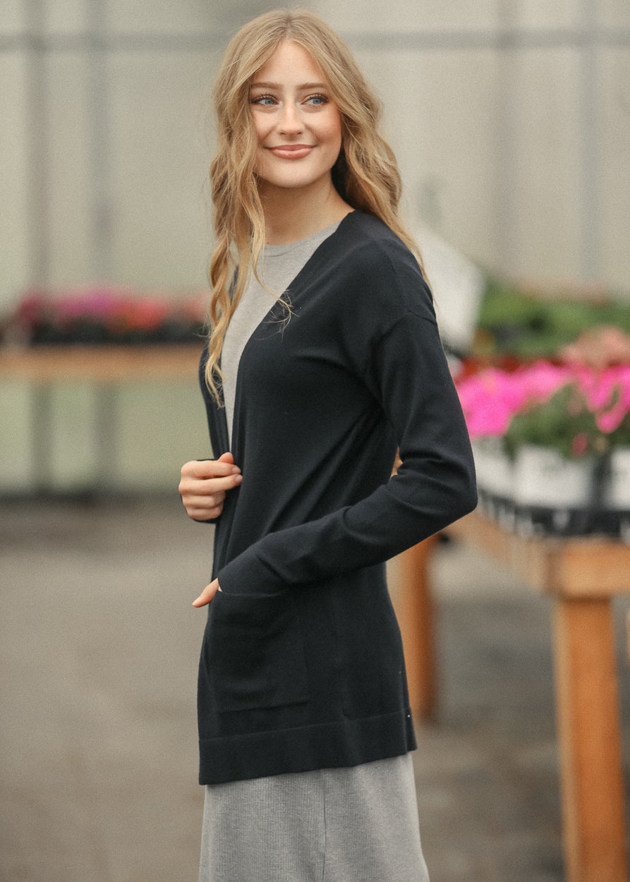 Essential Black Short and Soft Cardigan