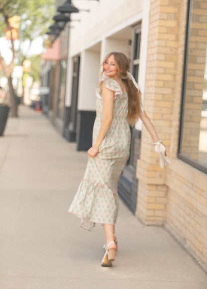 Feminine floral maxi dress with tiered skirt