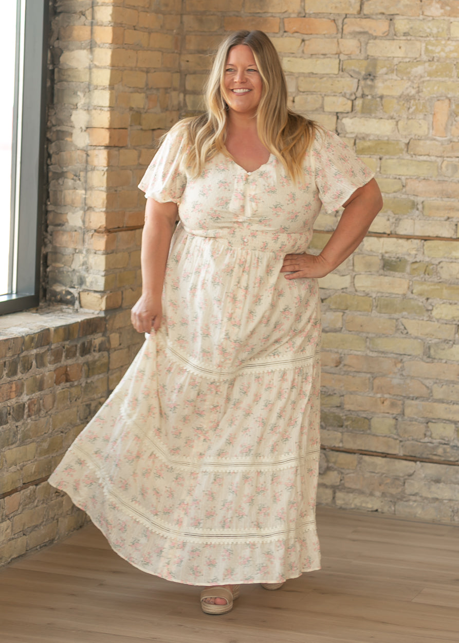 Romantic floral maxi dress with flowing skirt and v-neckline