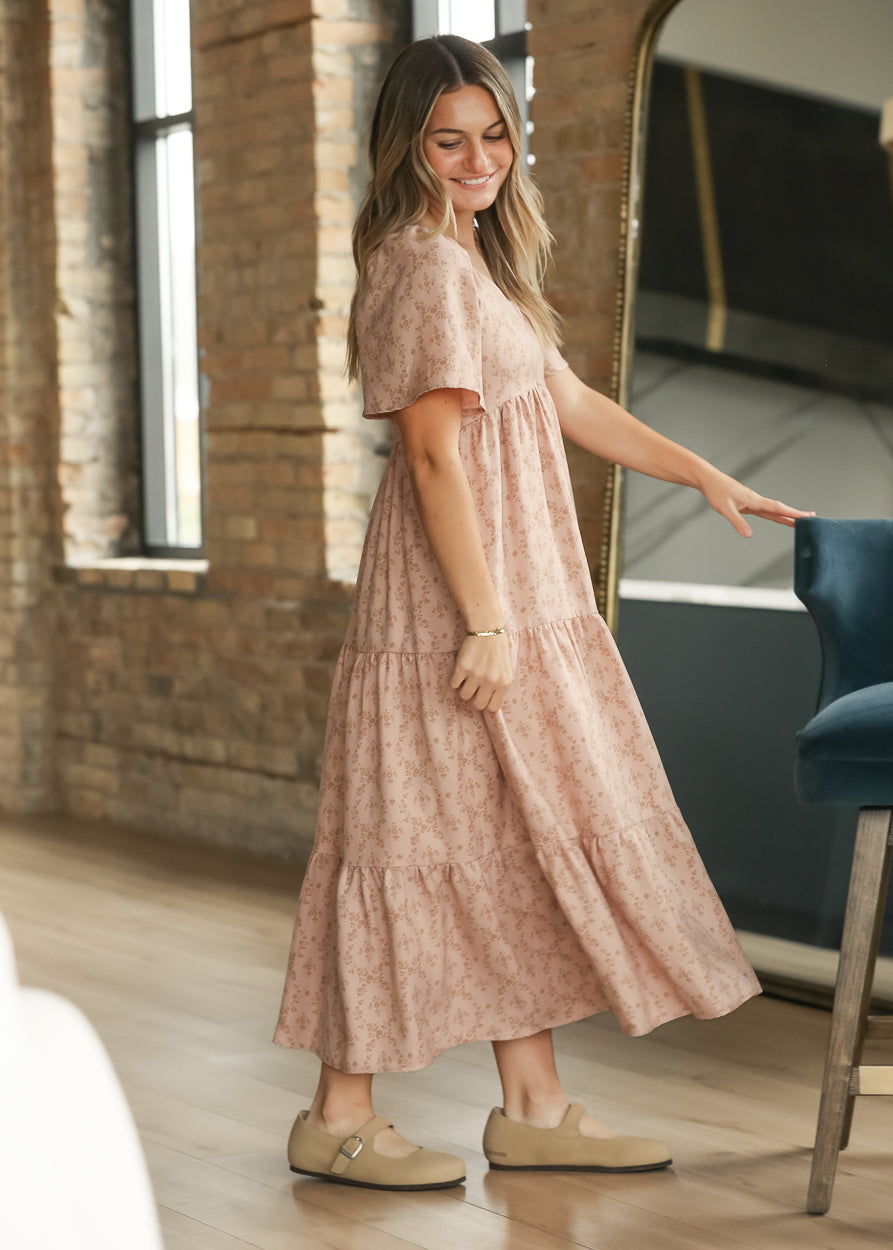 Dusty pink sweetheart neck maxi dress with flowing tiered skirt, styled with neutral flats.