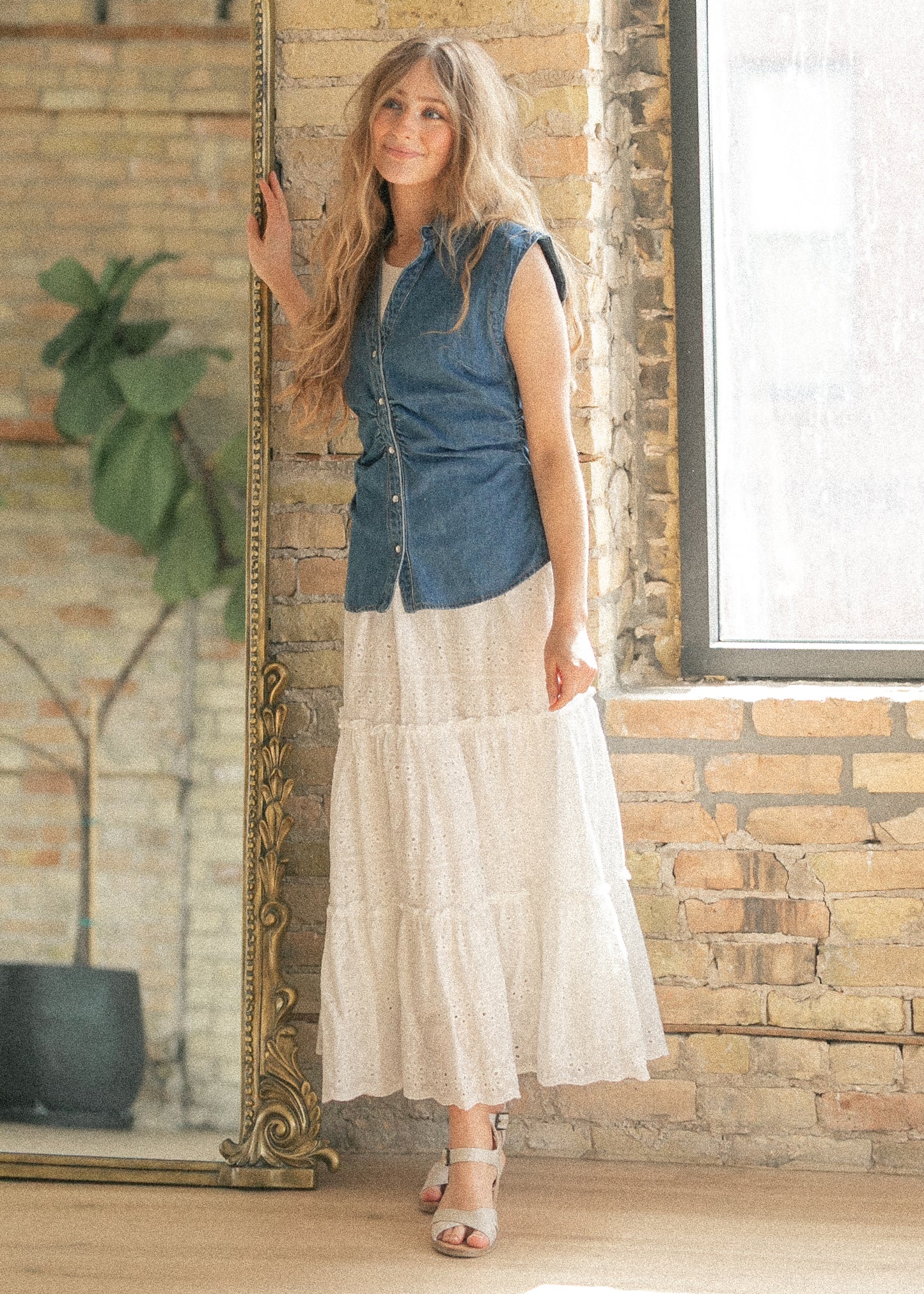 Sleeveless V-Neck Snap Front Top FF Layering Essentials