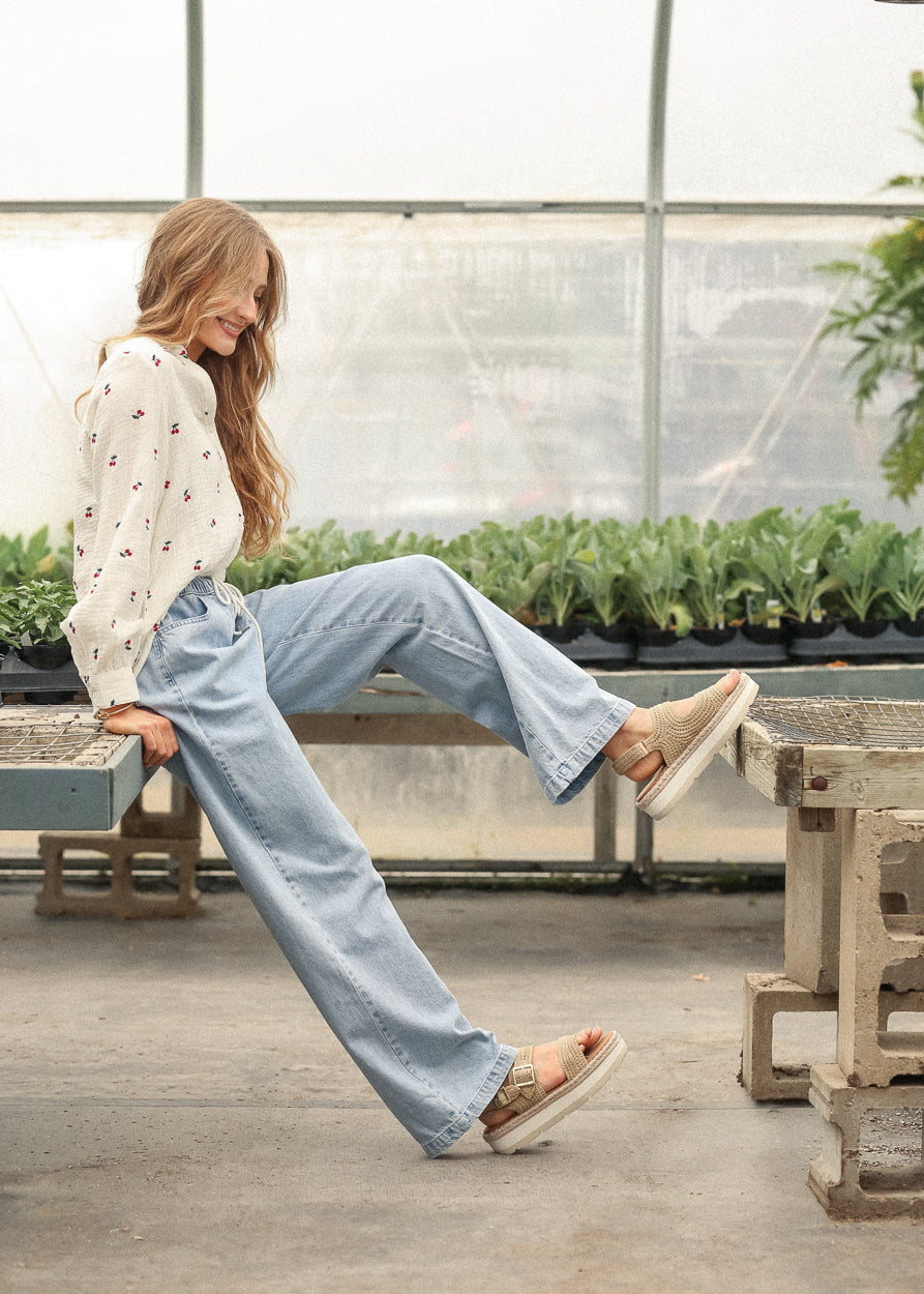 Relaxed fit denim jeans with comfortable everyday styling