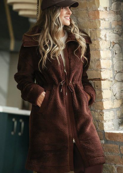 Close view of Varley Bennet sherpa coat with cinched drawstring waist and functional pockets.