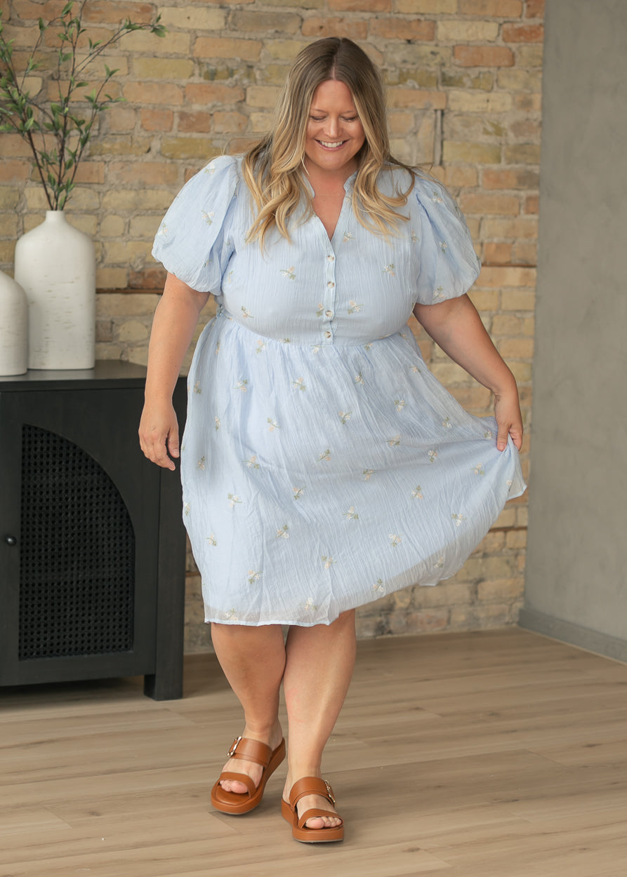 midi embroidered dress FARM Rio | Light Blue Blue Garden Tapestry | Woman Scalloped eyelet hemline Blue Floral Embroidered V-Neck Midi