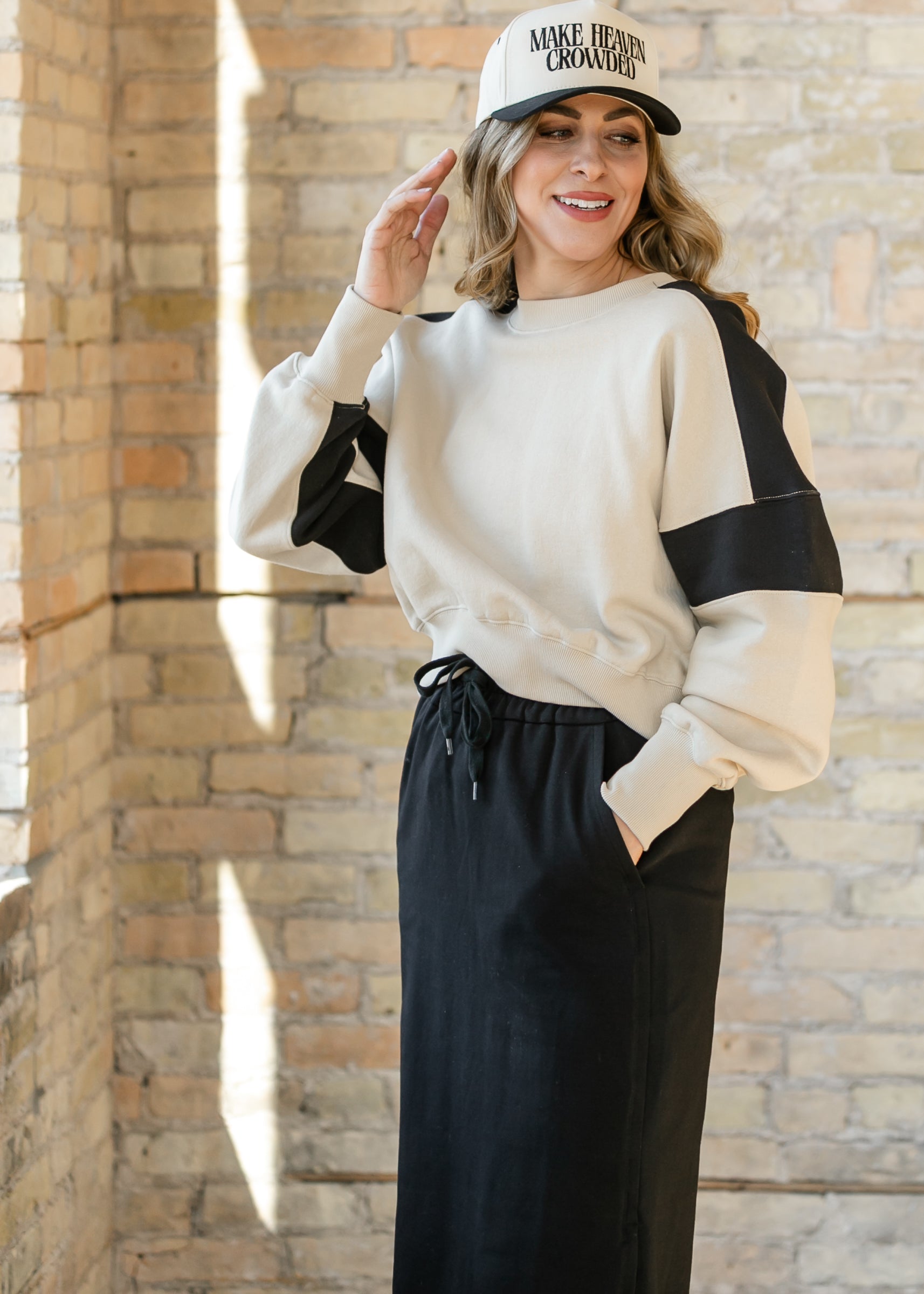Contrast Edge Cropped Sweatshirt FF Tops