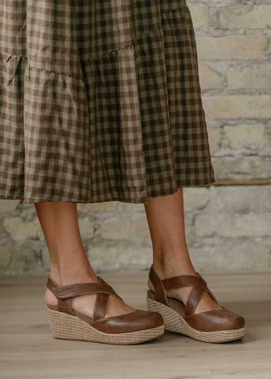 Cross-Cross Strap Closed Toe Wedge Shoes 6