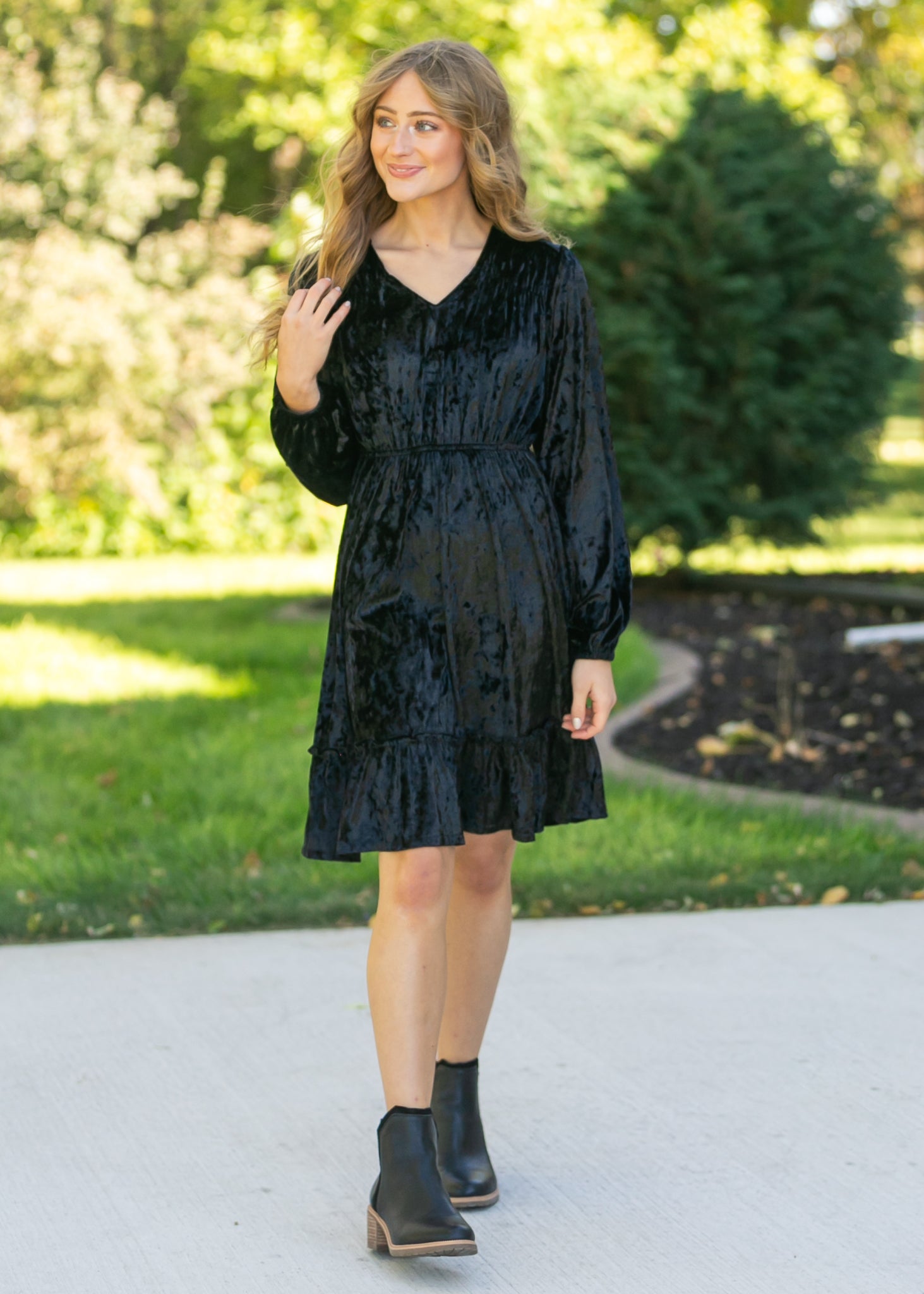 Diana Velvet Midi Dress IC Dresses