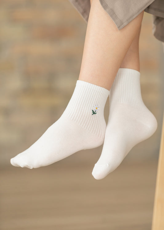 Embroidered Daisy Mid Calf Socks Accessory