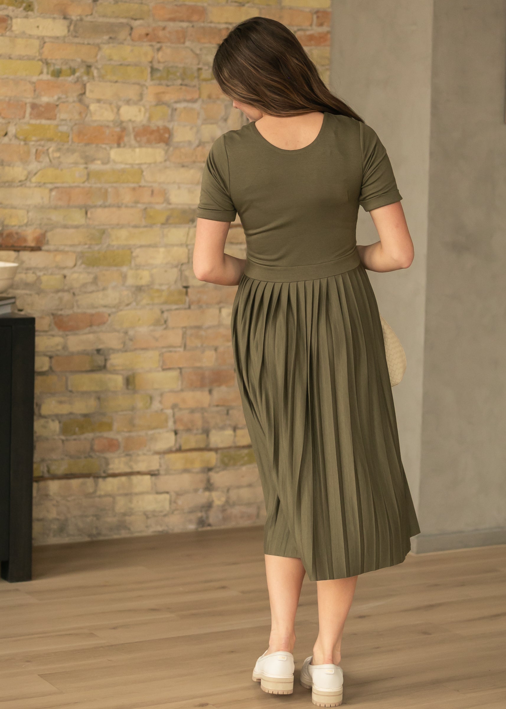 Emersyn Olive Pleated Midi Dress IC Dresses