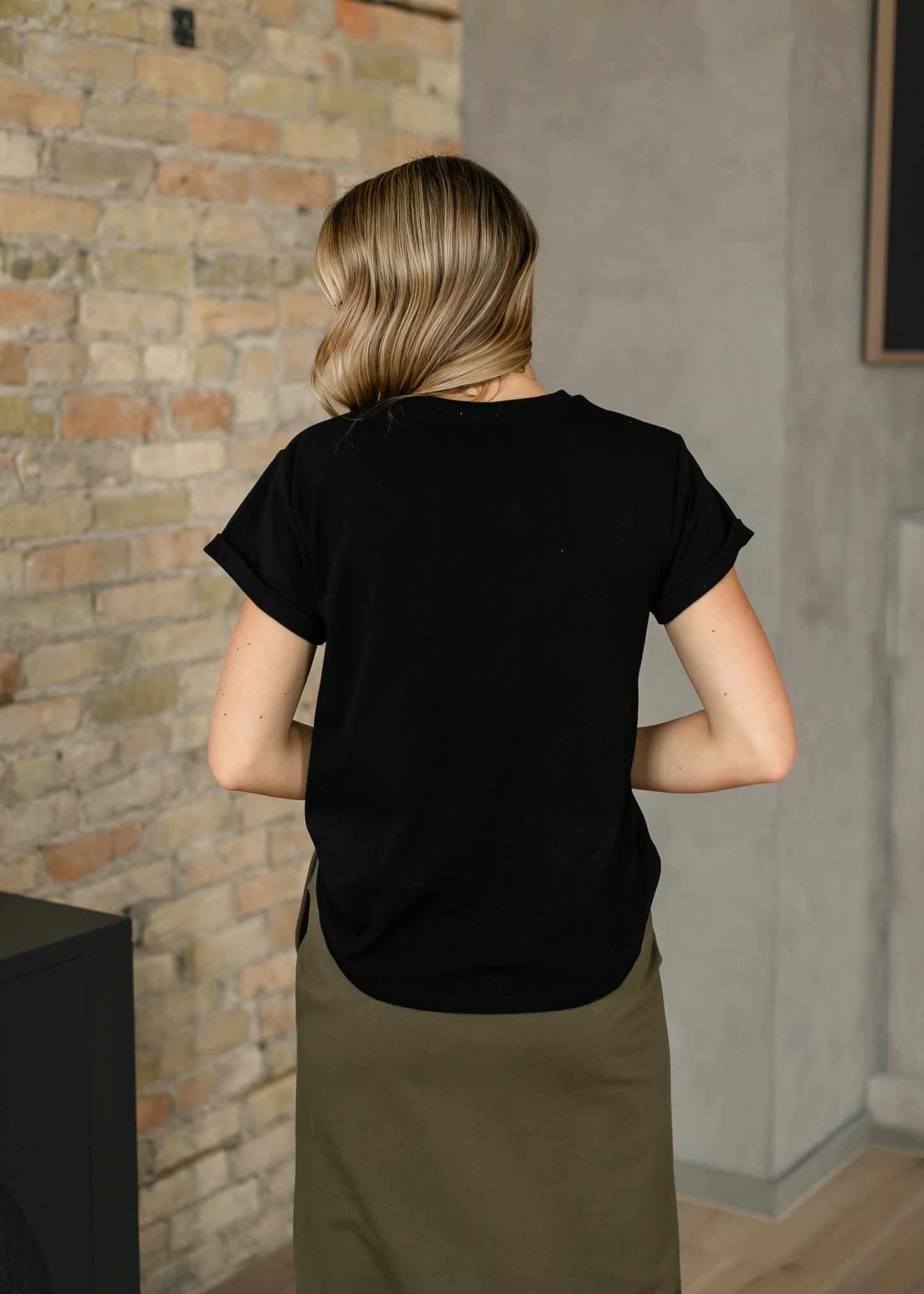 Essential Black Short Sleeve Basic T-shirt IC Tops