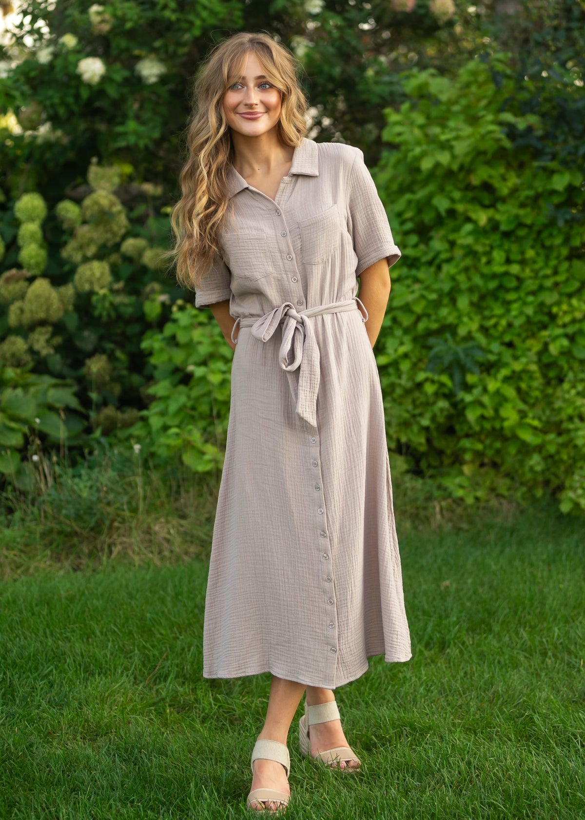 beige shirt dress outfit Essential Taupe Short Sleeve Gauze Dress, XX Large Category_new arrivals Long Sleeve Embellished Backless This shirtdress could be Colour:Dusty Pink:#E9D1CD