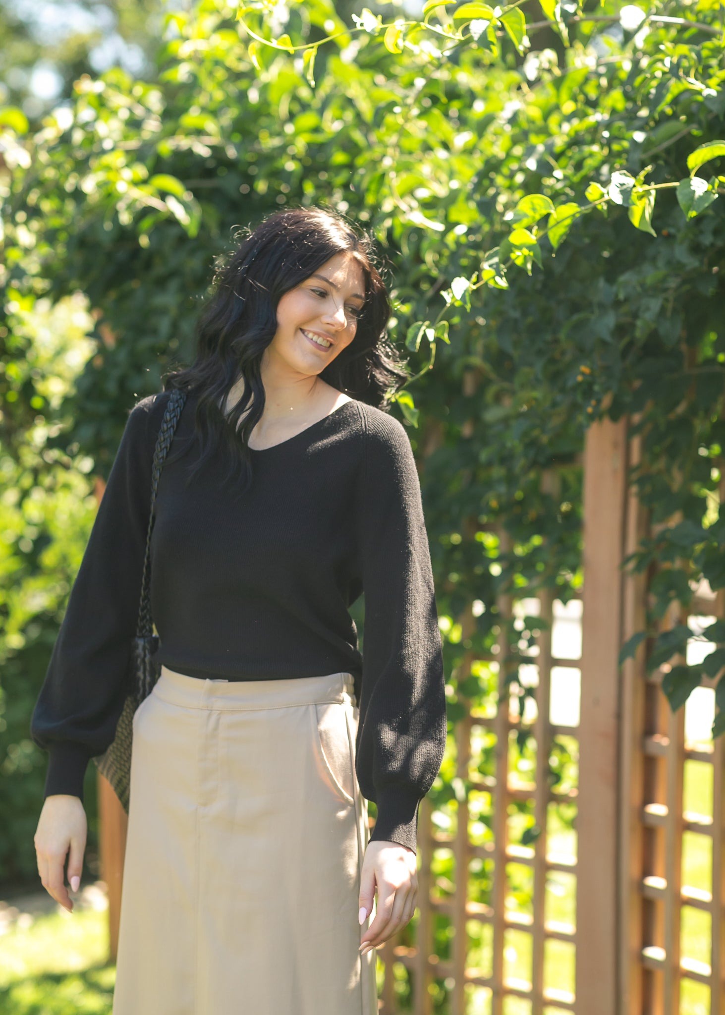 Essential V-neck Balloon Sleeve Sweater IC Tops
