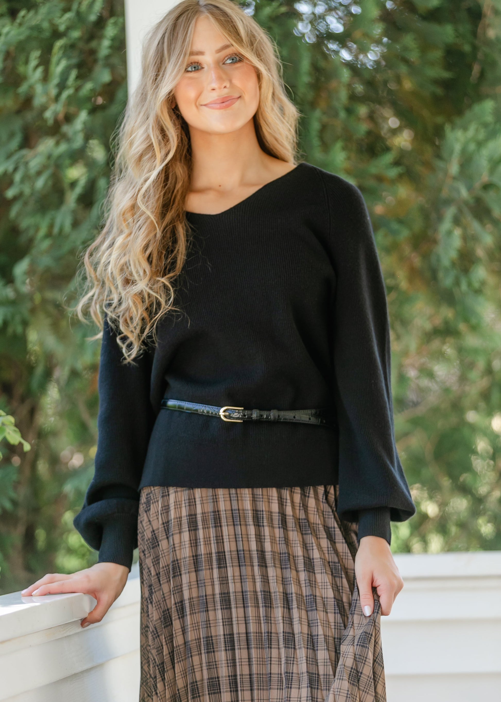 Essential V-neck Balloon Sleeve Sweater IC Tops