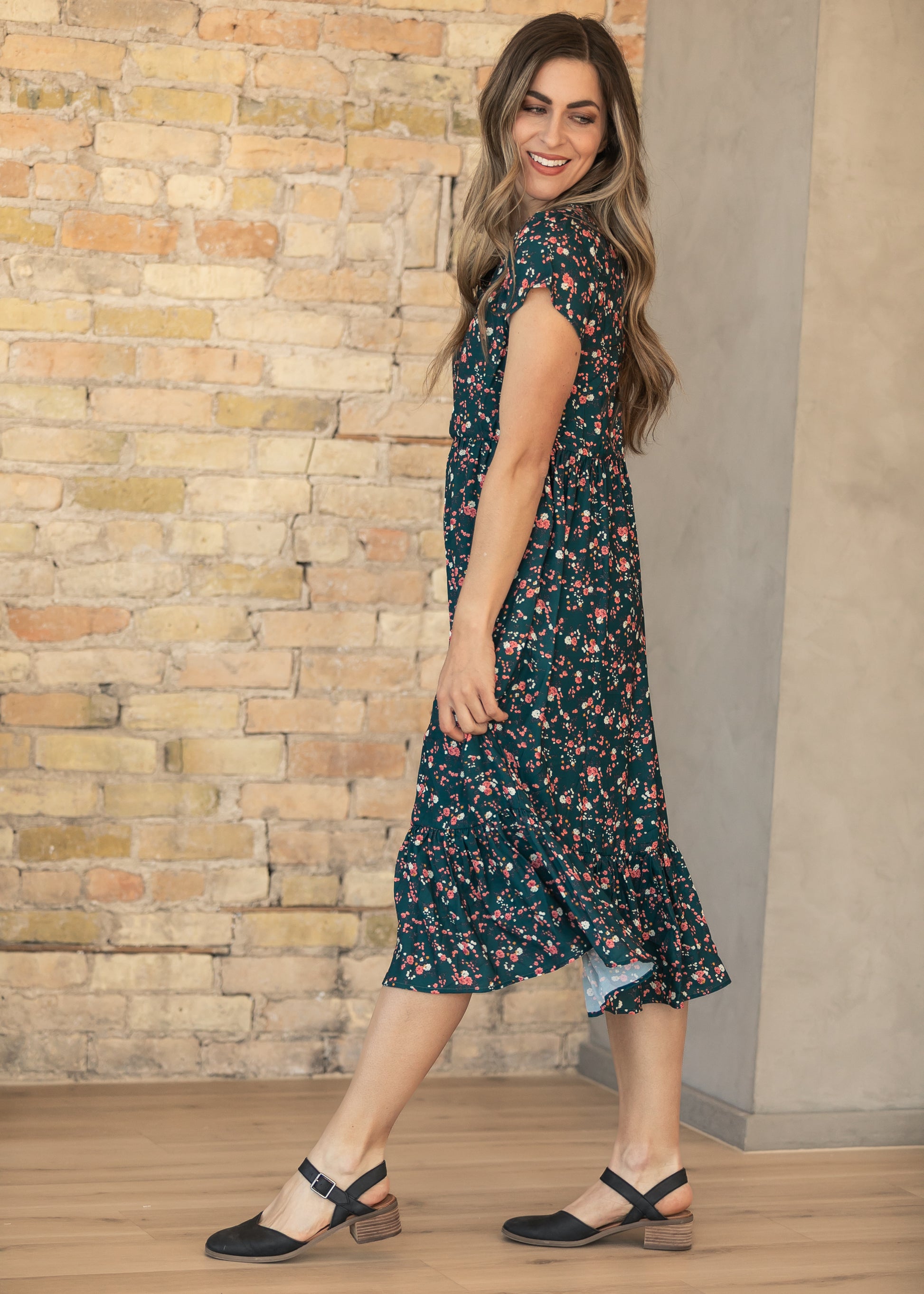 Jaydrien Green Floral Short Sleeve Midi Dress IC Dresses